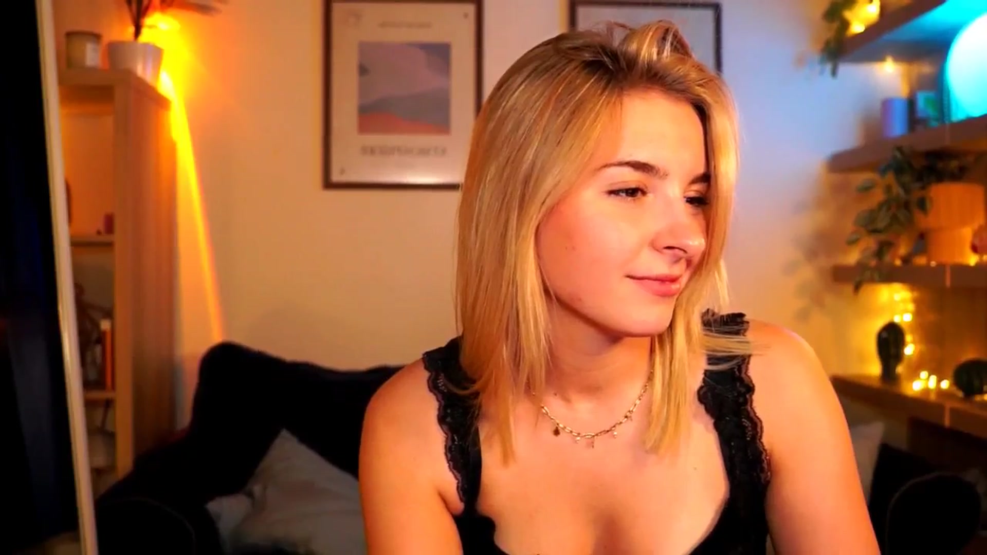 Gallery image thumbnail from Pixie_Pie's myfreecams stream on, 04/19/2026, 17:18 image 16 of 20