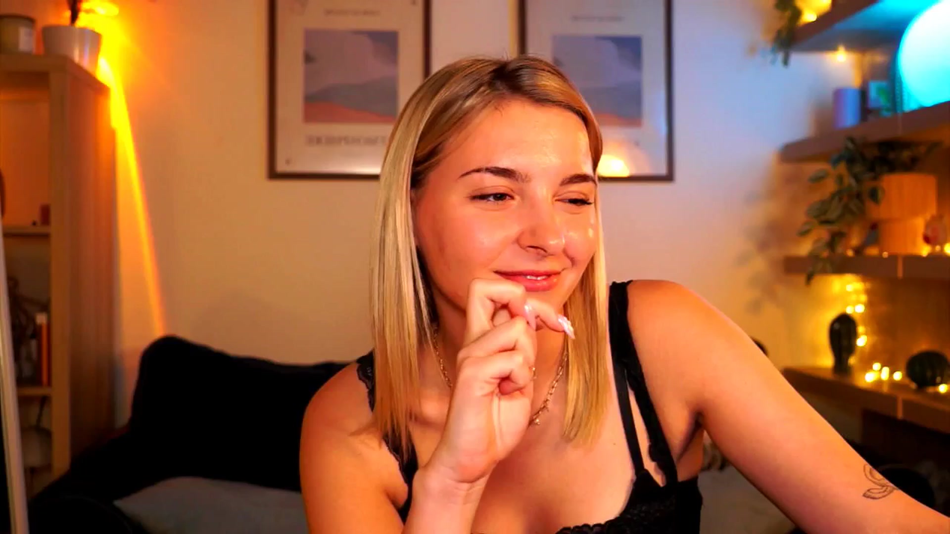 Gallery image thumbnail from Pixie_Pie's myfreecams stream on, 04/19/2026, 19:59 image 9 of 20