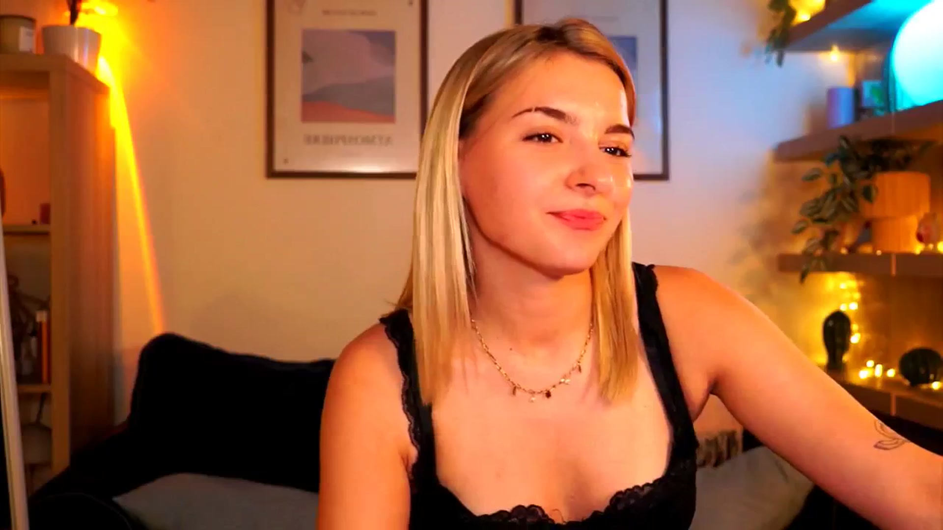 Gallery image thumbnail from Pixie_Pie's myfreecams stream on, 04/19/2026, 19:59 image 14 of 20