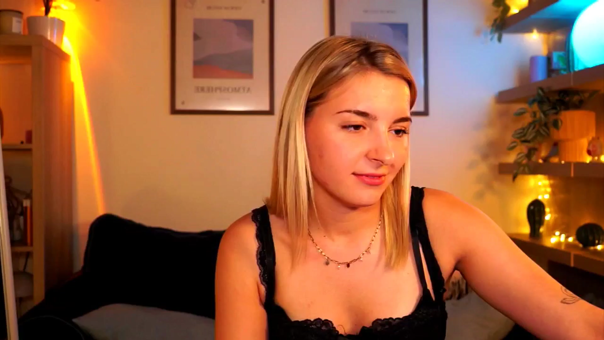 Gallery image thumbnail from Pixie_Pie's myfreecams stream on, 04/19/2026, 19:59 image 6 of 20