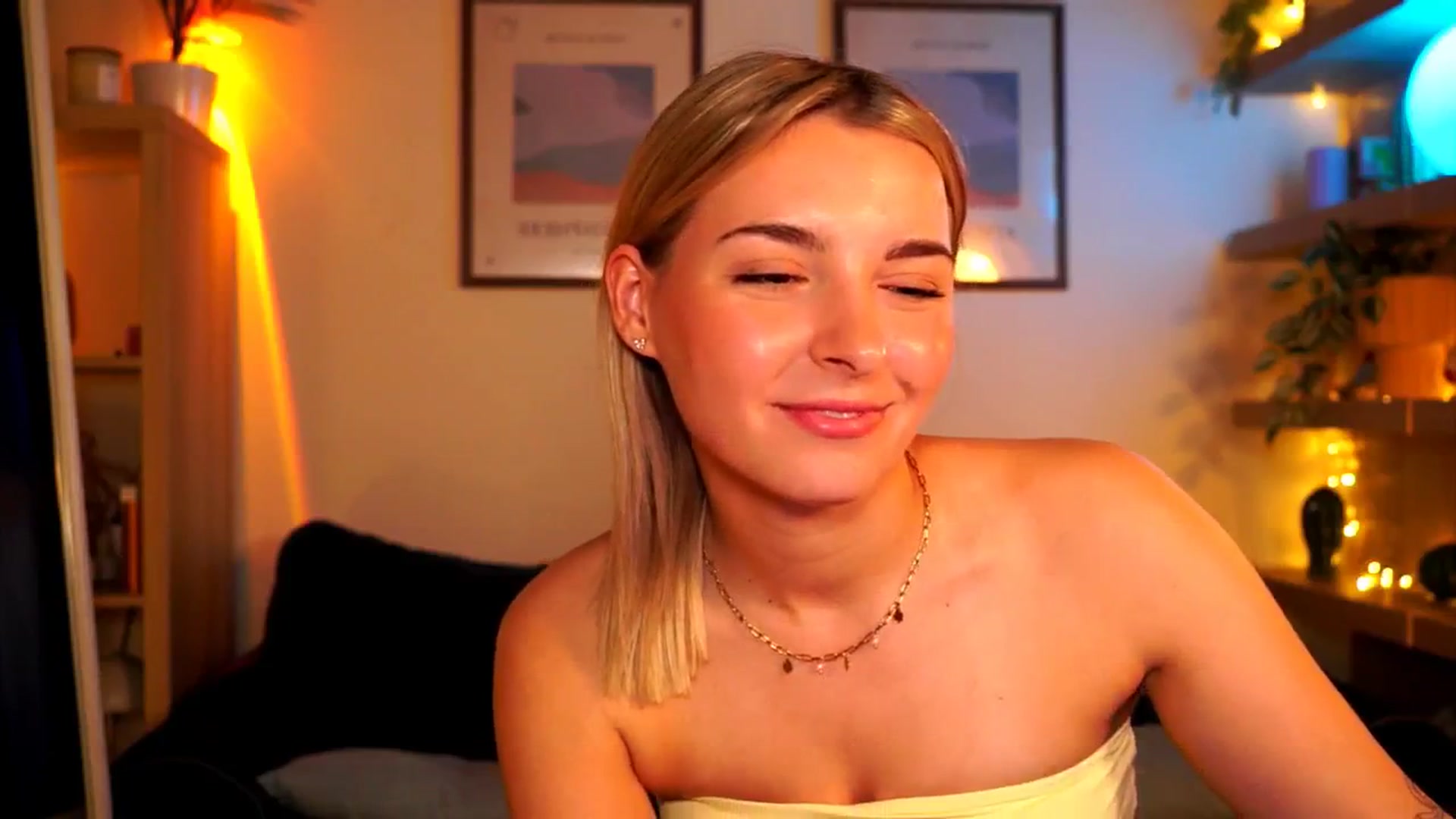 Gallery image thumbnail from Pixie_Pie's myfreecams stream on, 04/20/2026, 11:35 image 14 of 20