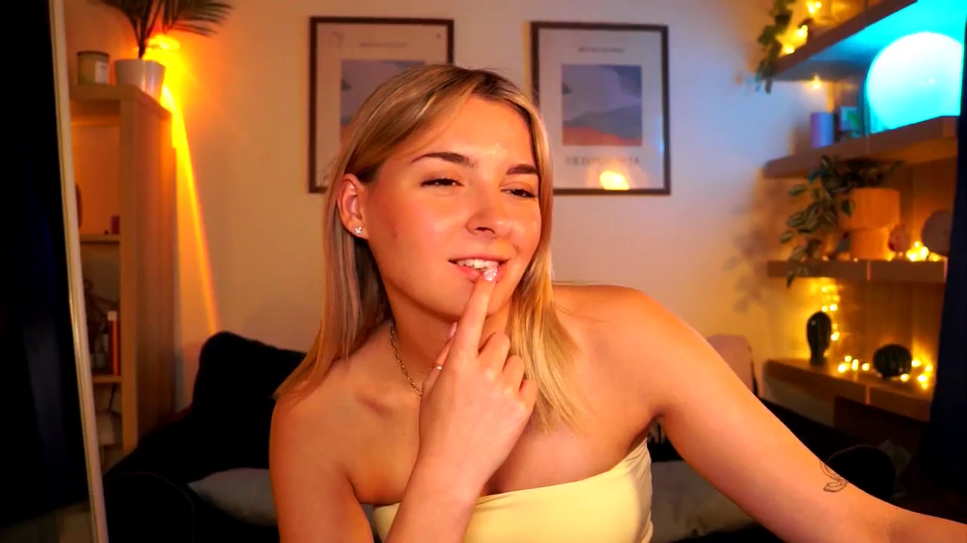 Gallery image thumbnail from Pixie_Pie's myfreecams stream on, 04/20/2026, 11:35 image 11 of 20