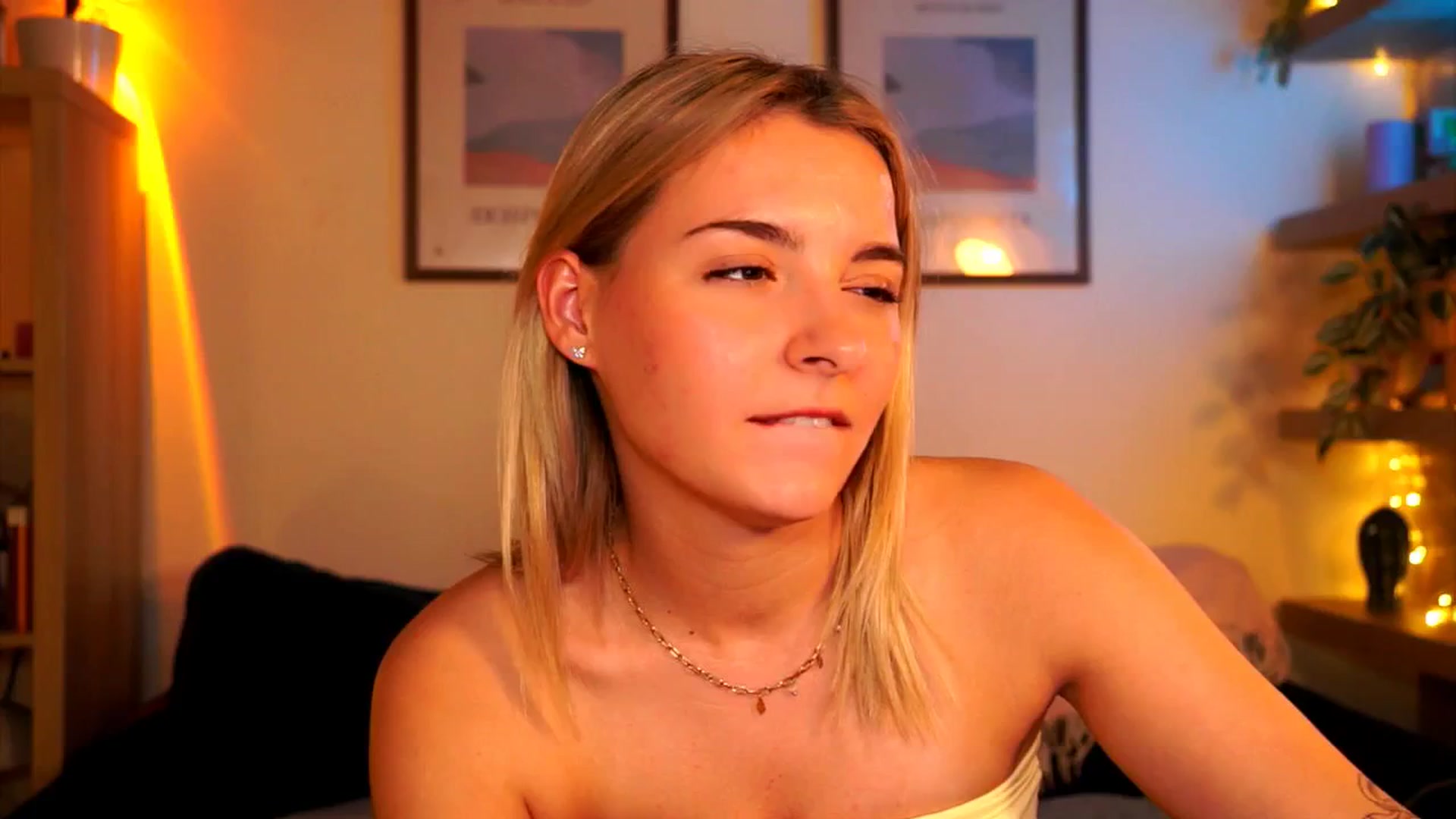Gallery image thumbnail from Pixie_Pie's myfreecams stream on, 04/20/2026, 13:39 image 9 of 20