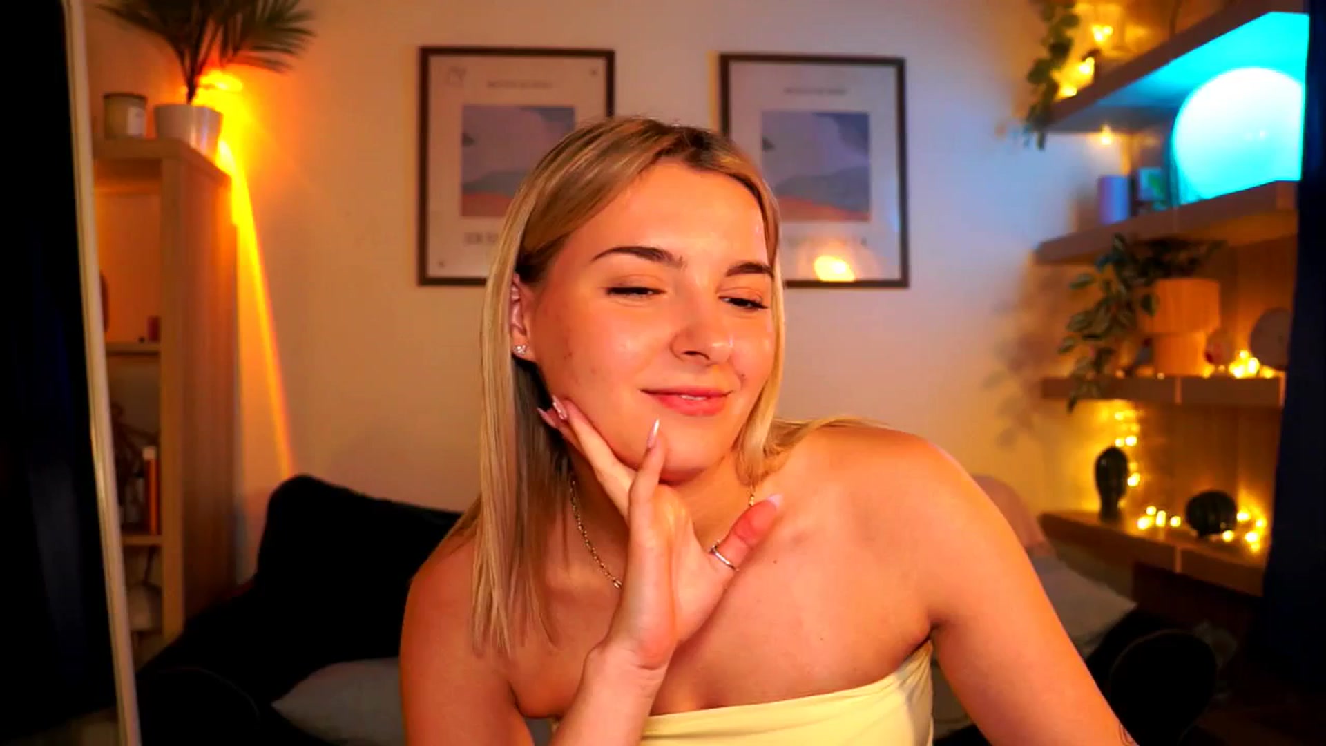 Gallery image thumbnail from Pixie_Pie's myfreecams stream on, 04/20/2026, 15:17 image 2 of 20