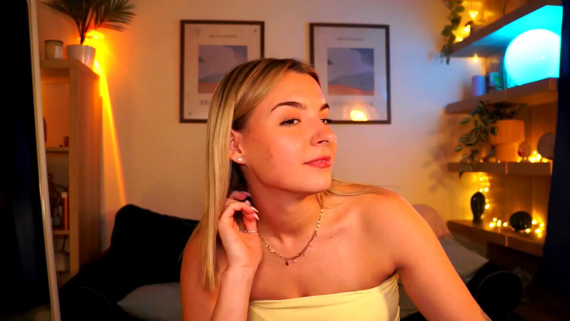 Gallery image thumbnail from Pixie_Pie's myfreecams stream on, 04/20/2026, 15:17 image 3 of 20