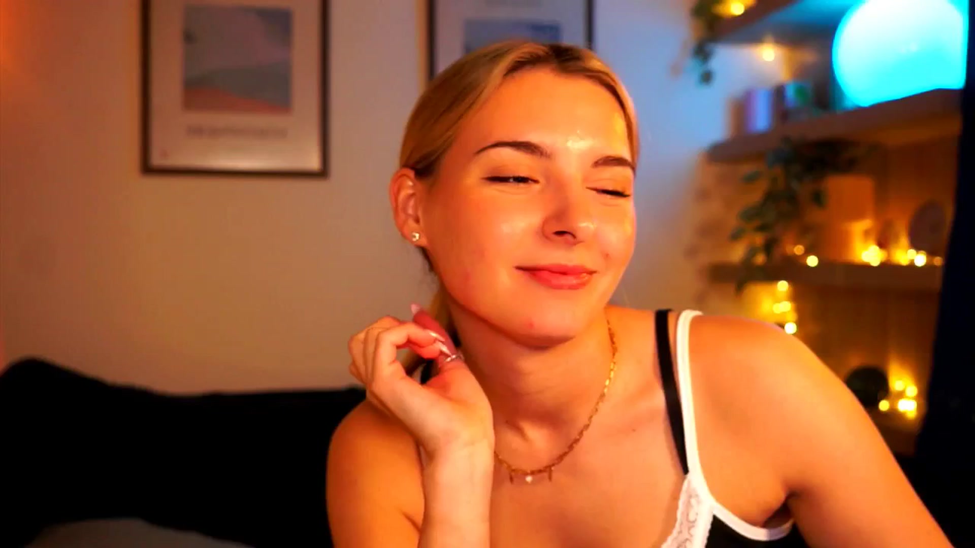 Gallery image thumbnail from Pixie_Pie's myfreecams stream on, 04/27/2026, 17:17 image 16 of 20