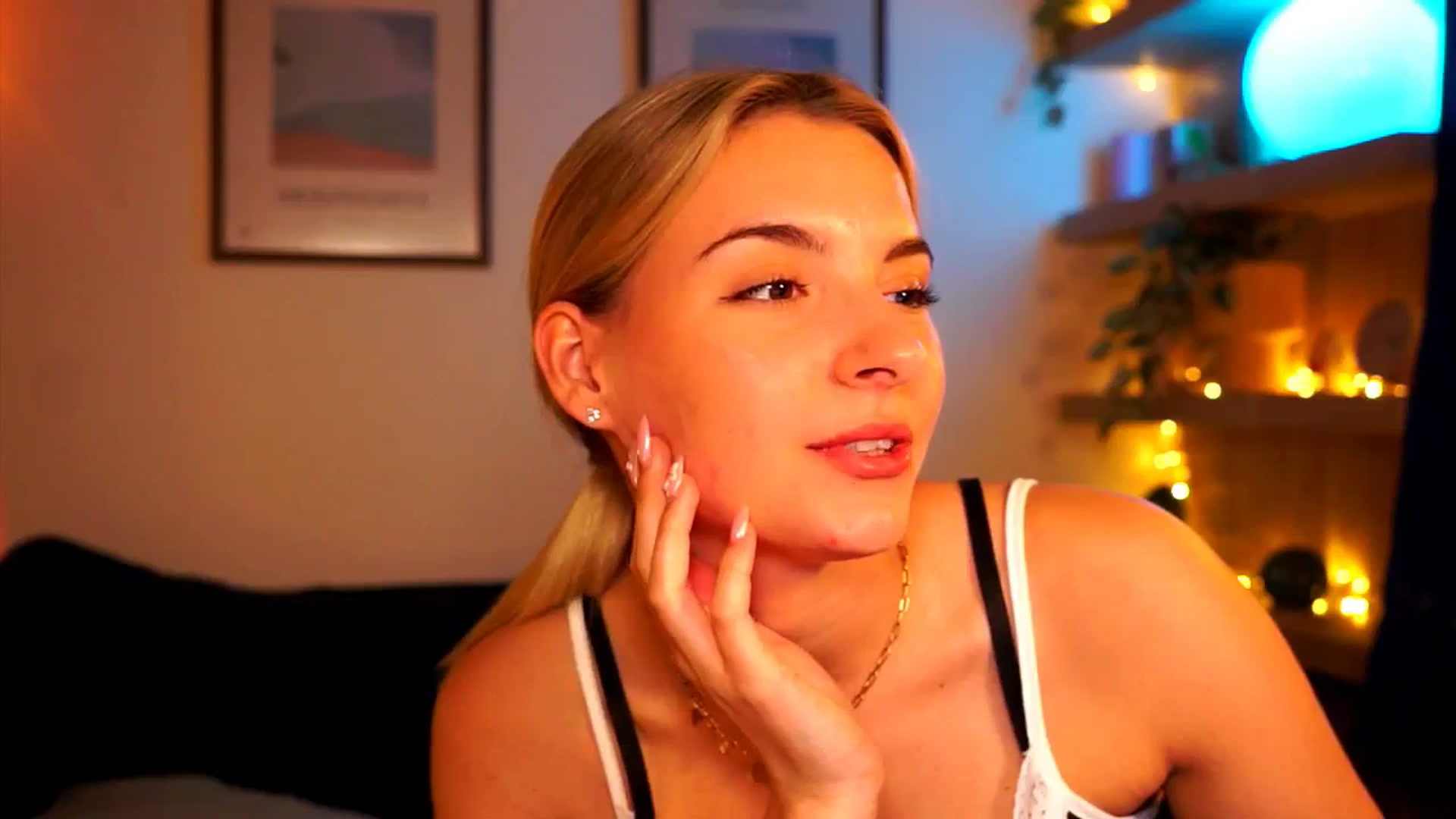 Gallery image thumbnail from Pixie_Pie's myfreecams stream on, 04/27/2026, 17:17 image 18 of 20