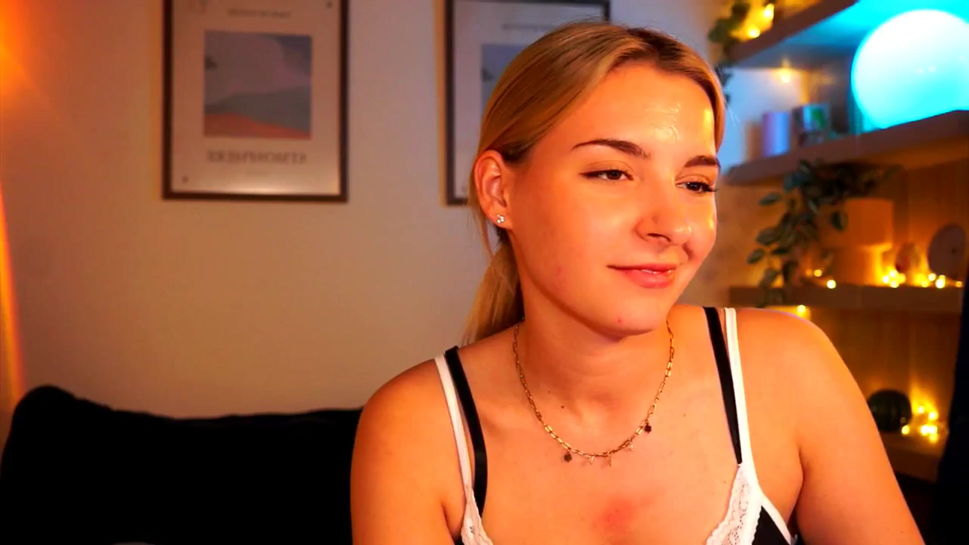 Gallery image thumbnail from Pixie_Pie's myfreecams stream on, 04/27/2026, 18:21 image 3 of 20