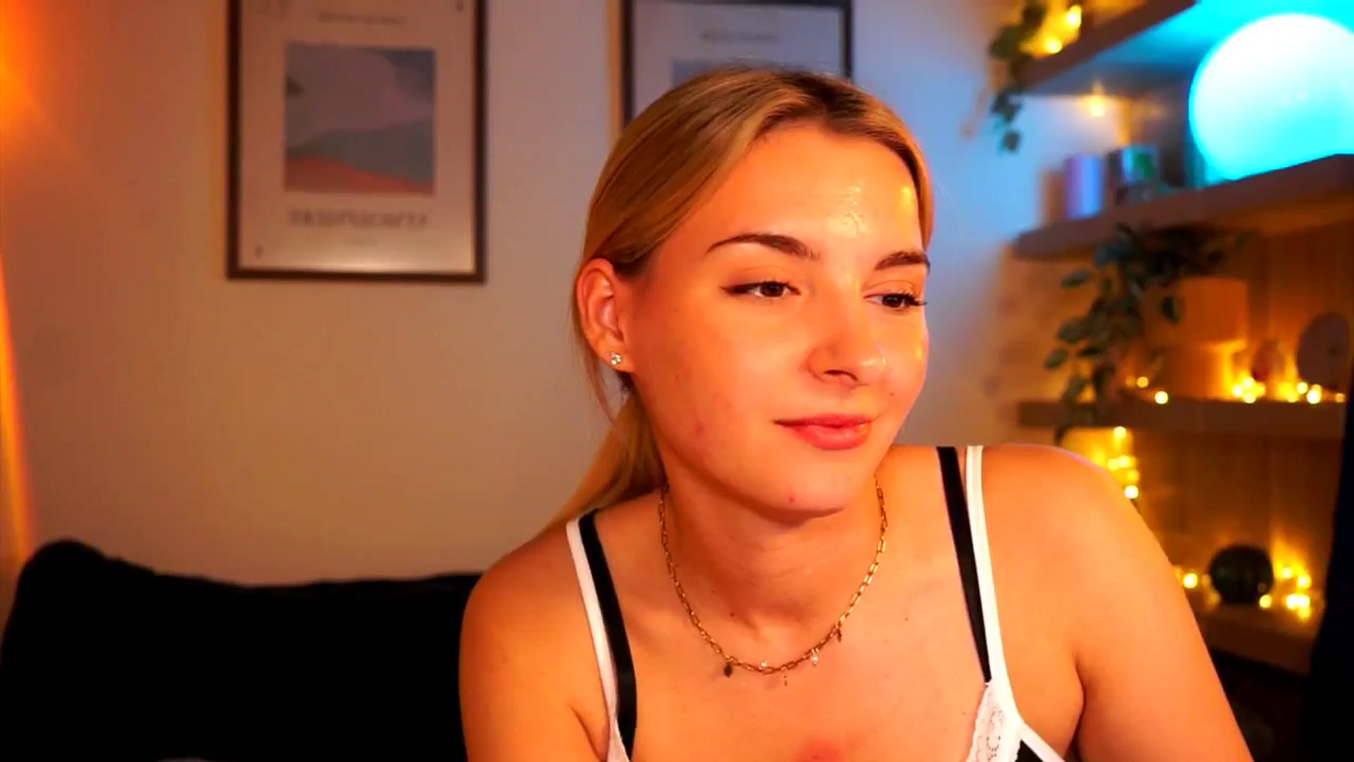 Gallery image thumbnail from Pixie_Pie's myfreecams stream on, 04/27/2026, 18:21 image 4 of 20