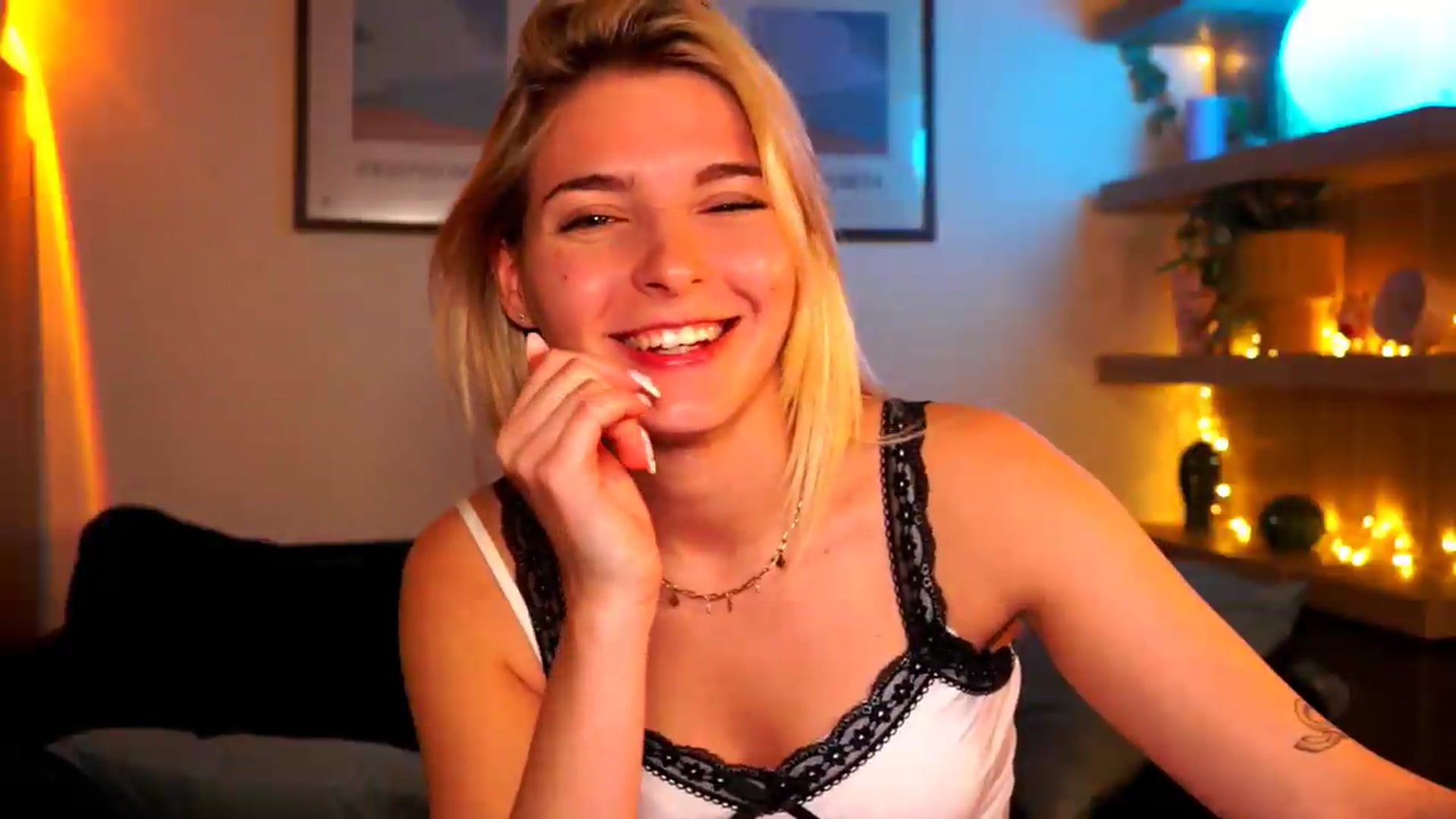 Gallery image thumbnail from Pixie_Pie's myfreecams stream on, 05/19/2026, 16:10 image 3 of 20