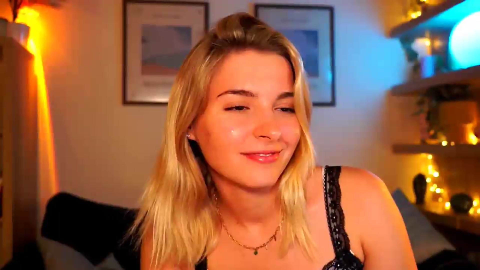 Gallery image thumbnail from Pixie_Pie's myfreecams stream on, 05/25/2026, 18:18 image 18 of 20