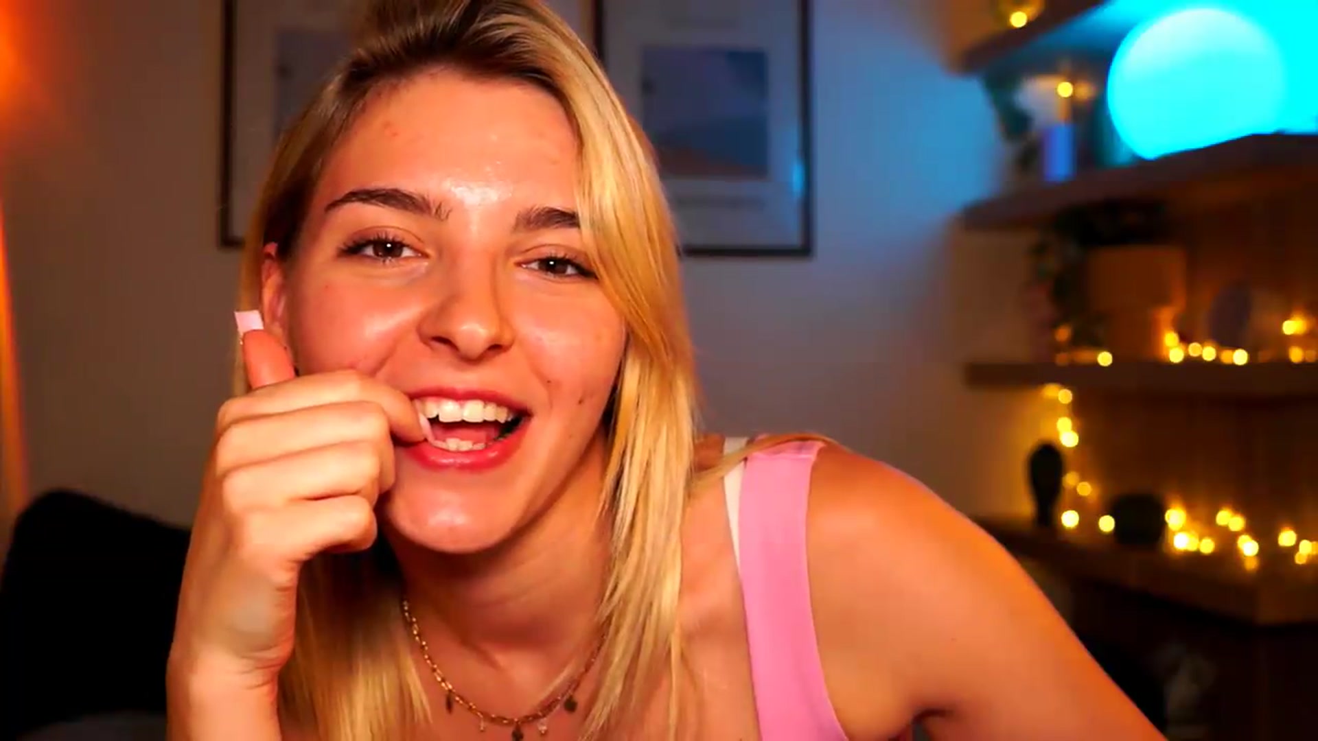 Gallery image thumbnail from Pixie_Pie's myfreecams stream on, 06/09/2026, 16:12 image 12 of 20