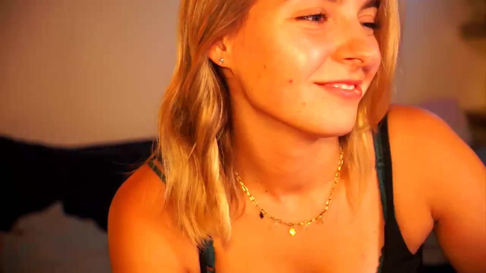 Gallery image thumbnail from Pixie_Pie's myfreecams stream on, 09/05/2026, 18:05 image 16 of 20