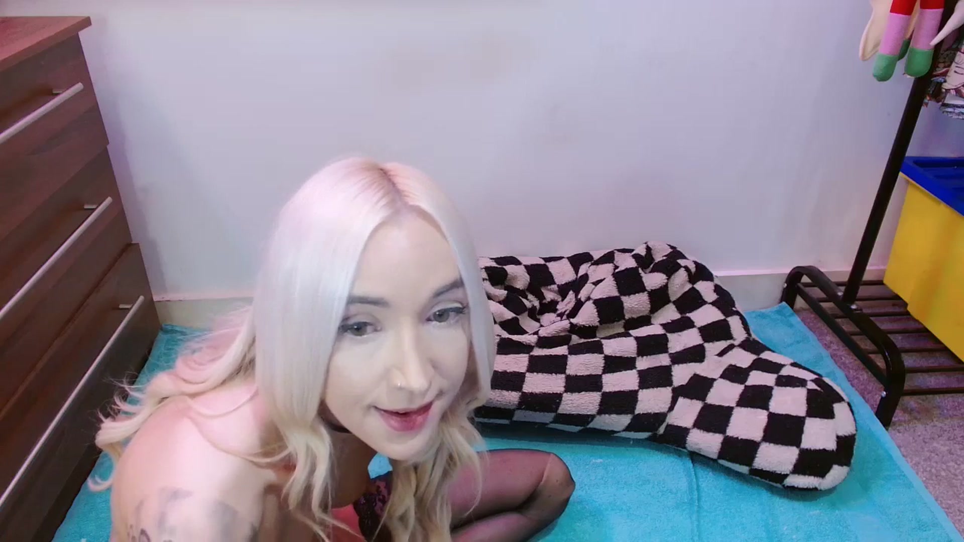 Gallery image thumbnail from Pixie_Snow's myfreecams stream on, 02/01/2024, 18:06 image 16 of 20