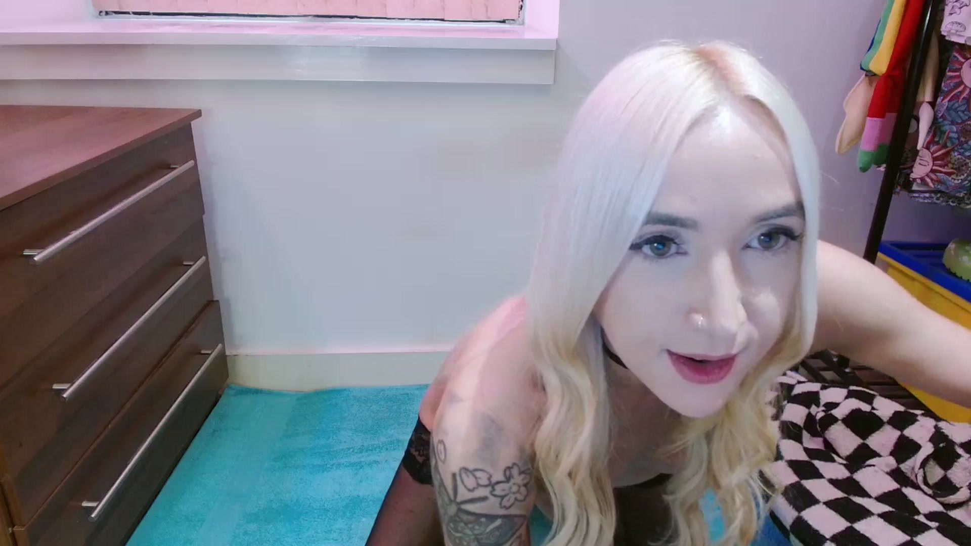 Gallery image thumbnail from Pixie_Snow's myfreecams stream on, 02/19/2024, 13:36 image 18 of 20