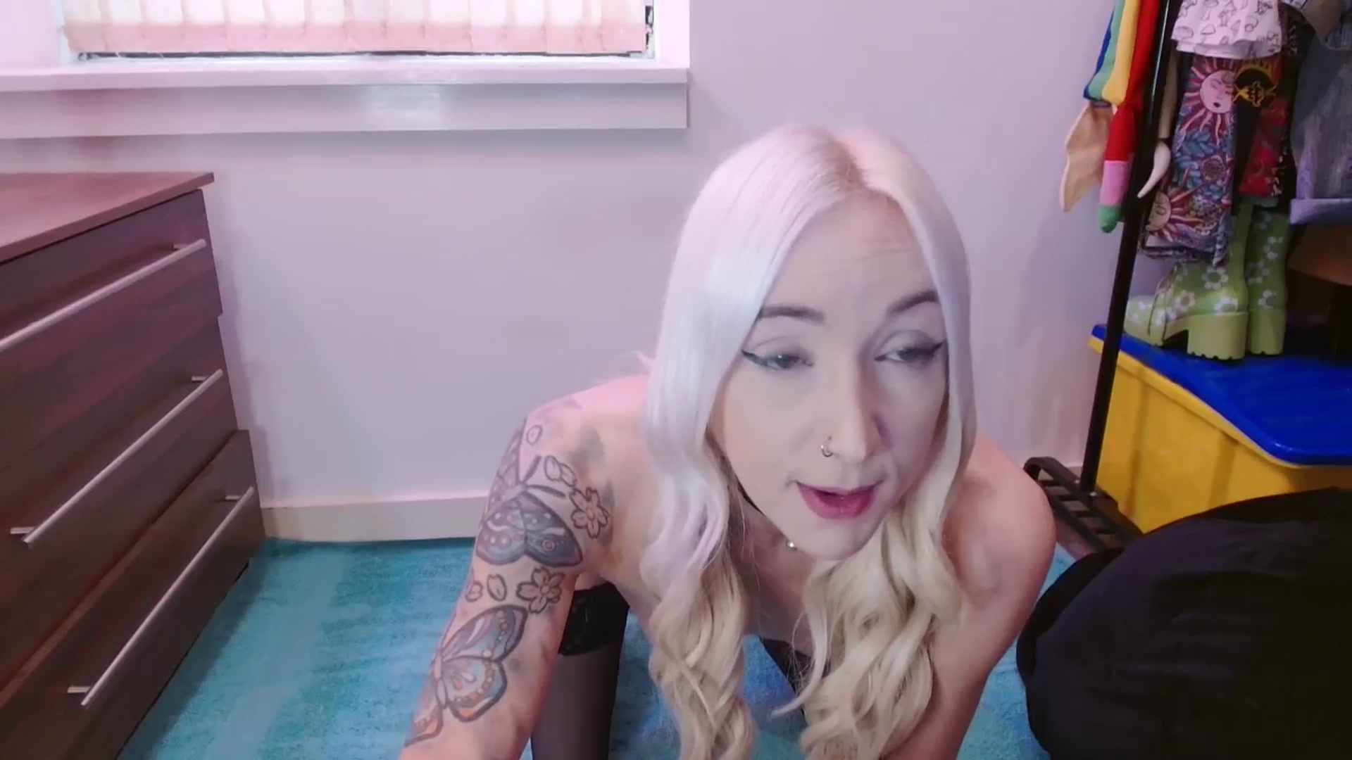 Gallery image thumbnail from Pixie_Snow's myfreecams stream on, 07/14/2024, 11:28 image 4 of 20