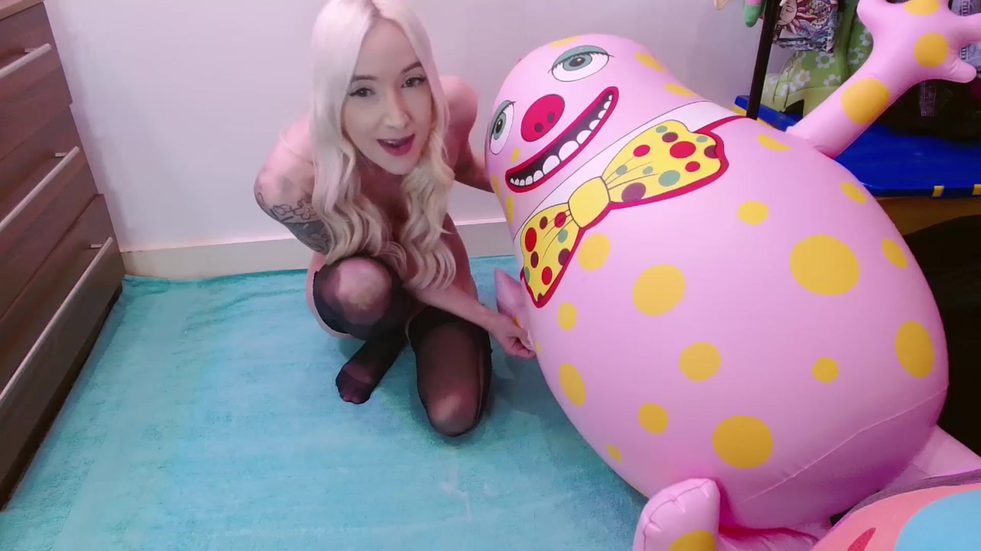 Gallery image thumbnail from Pixie_Snow's myfreecams stream on, 07/22/2024, 16:08 image 8 of 20