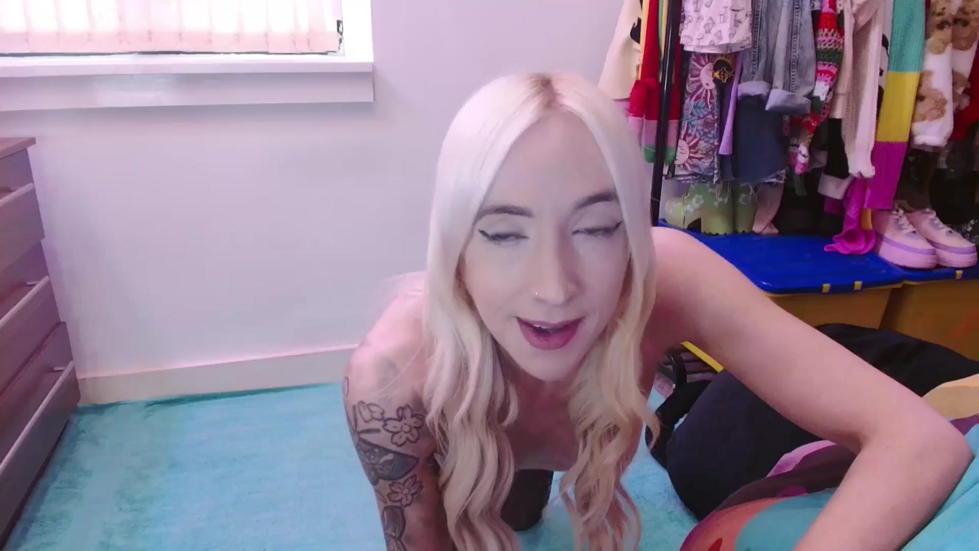 Gallery image thumbnail from Pixie_Snow's myfreecams stream on, 08/22/2024, 14:32 image 6 of 20