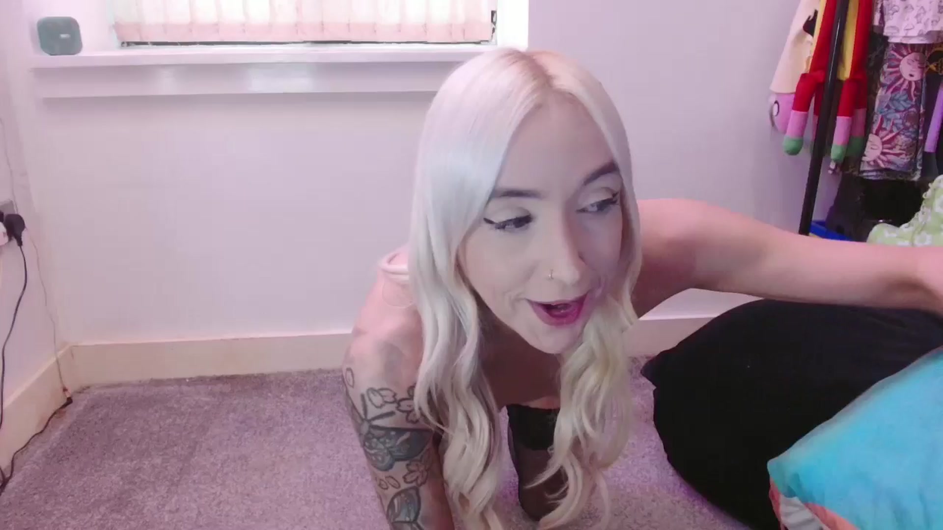 Gallery image thumbnail from Pixie_Snow's myfreecams stream on, 09/07/2024, 12:13 image 1 of 20
