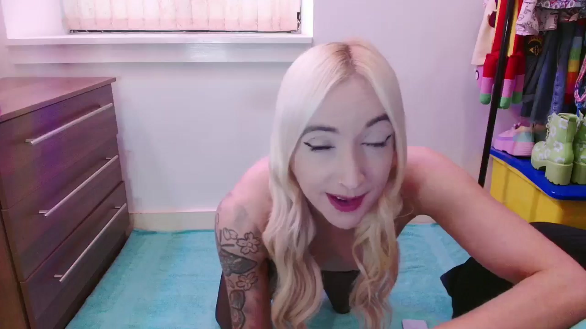 Gallery image thumbnail from Pixie_Snow's myfreecams stream on, 11/06/2024, 12:22 image 10 of 20