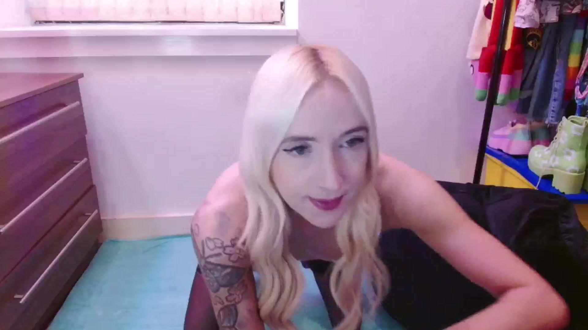 Gallery image thumbnail from Pixie_Snow's myfreecams stream on, 11/08/2024, 13:17 image 11 of 20