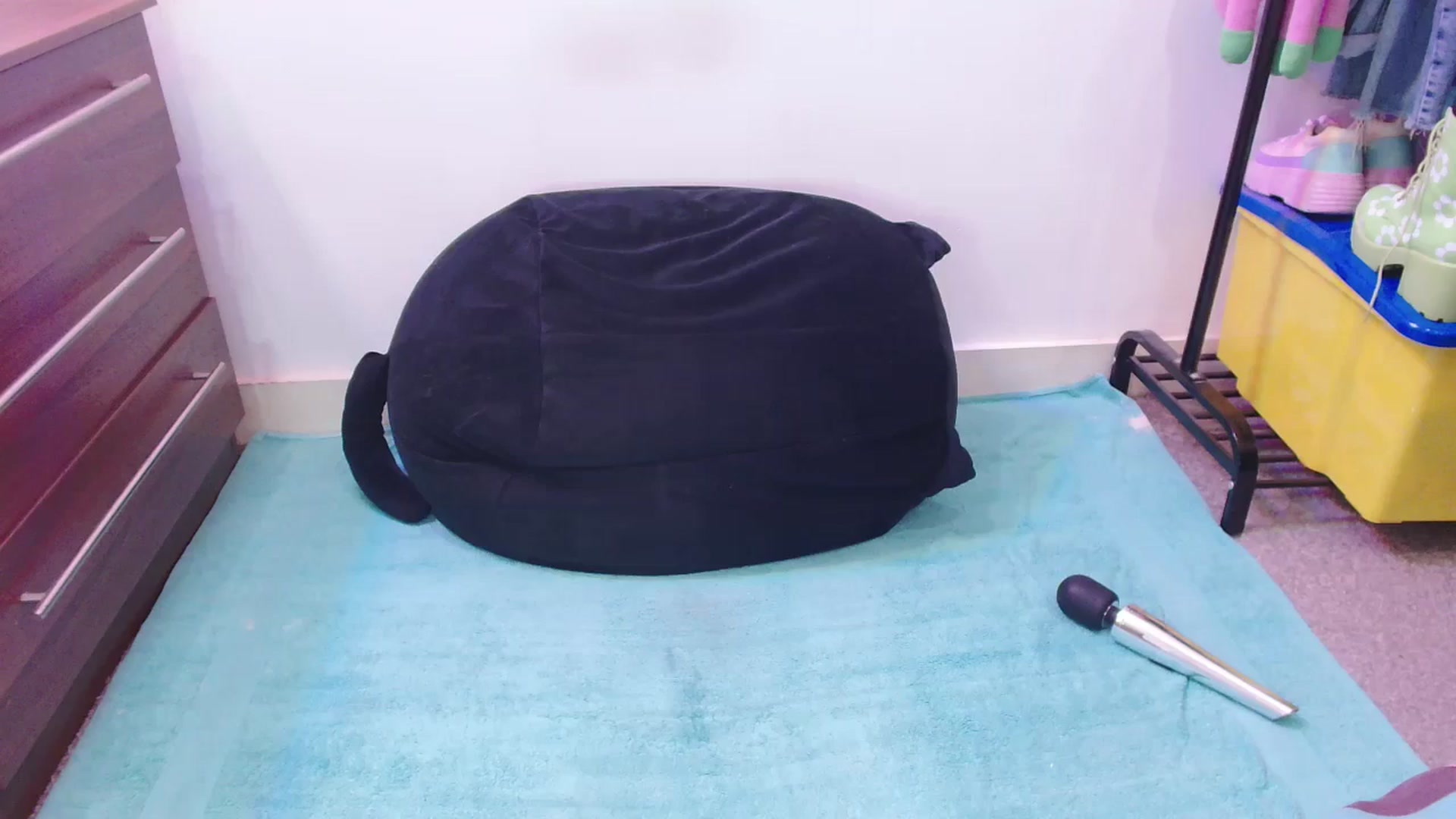 Gallery image thumbnail from Pixie_Snow's myfreecams stream on, 11/08/2024, 13:17 image 10 of 20