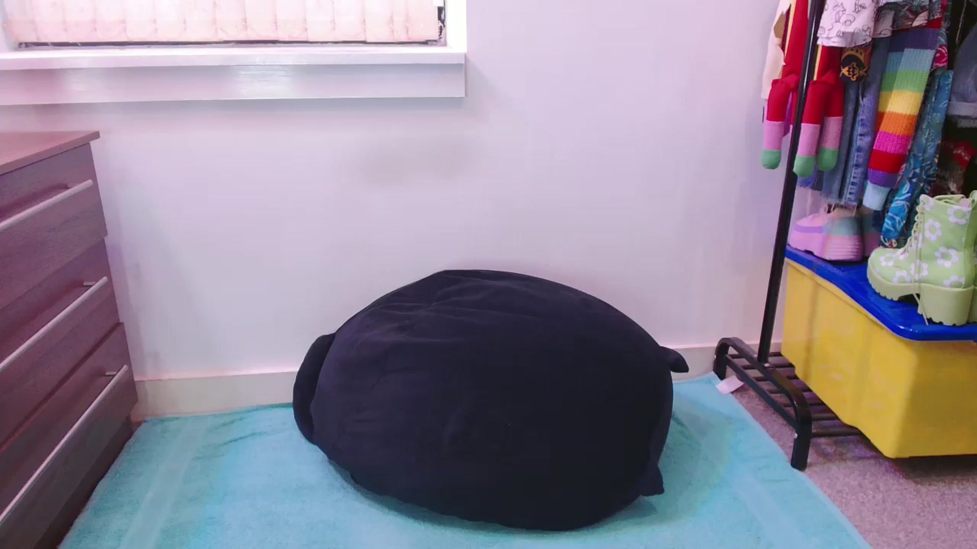 Gallery image thumbnail from Pixie_Snow's myfreecams stream on, 11/21/2024, 12:14 image 6 of 20