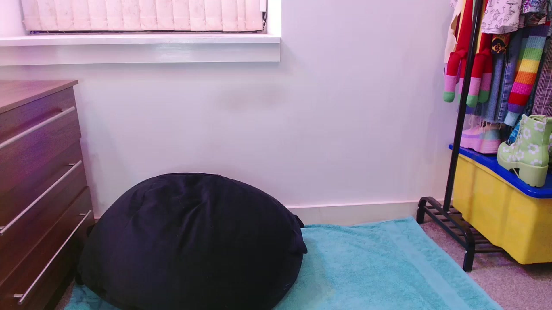 Gallery image thumbnail from Pixie_Snow's myfreecams stream on, 12/05/2024, 14:07 image 18 of 20