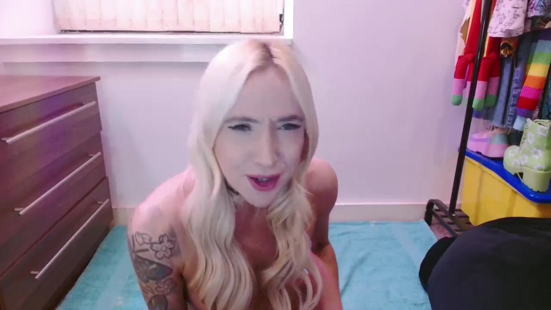 Gallery image thumbnail from Pixie_Snow's myfreecams stream on, 12/06/2024, 11:20 image 8 of 20