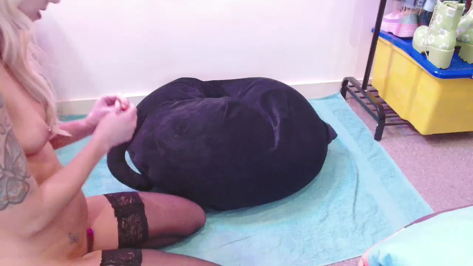 Gallery image thumbnail from Pixie_Snow's myfreecams stream on, 12/07/2024, 12:03 image 5 of 20