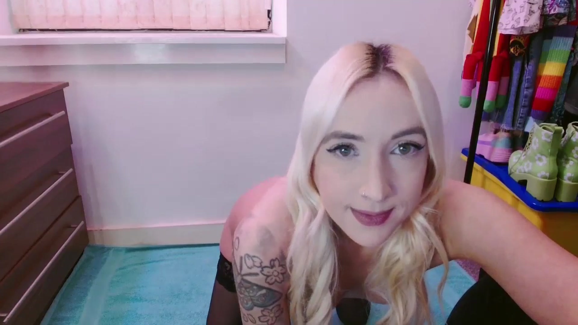 Gallery image thumbnail from Pixie_Snow's myfreecams stream on, 01/03/2025, 16:06 image 3 of 20