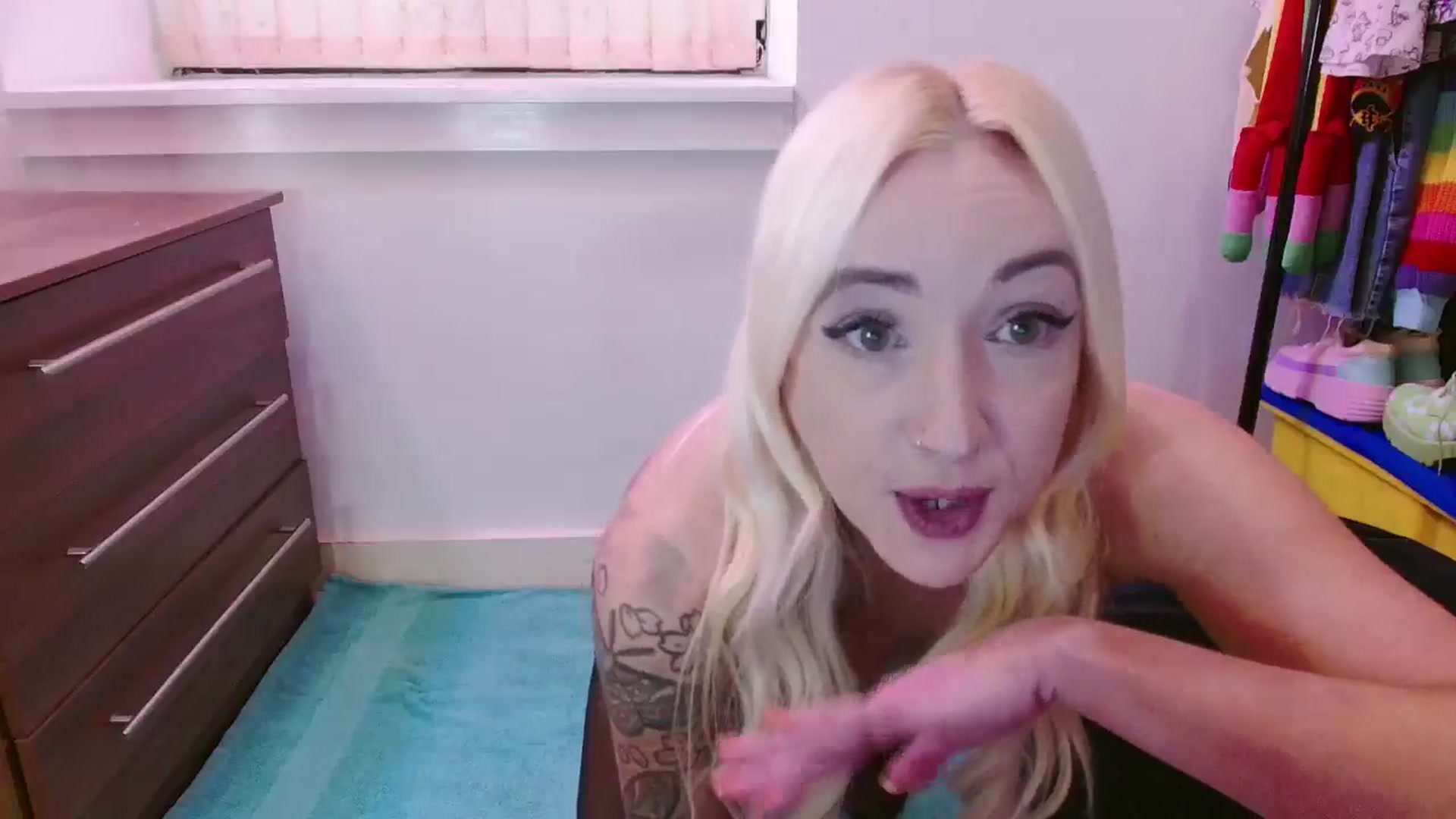 Gallery image thumbnail from Pixie_Snow's myfreecams stream on, 01/21/2025, 13:44 image 6 of 20