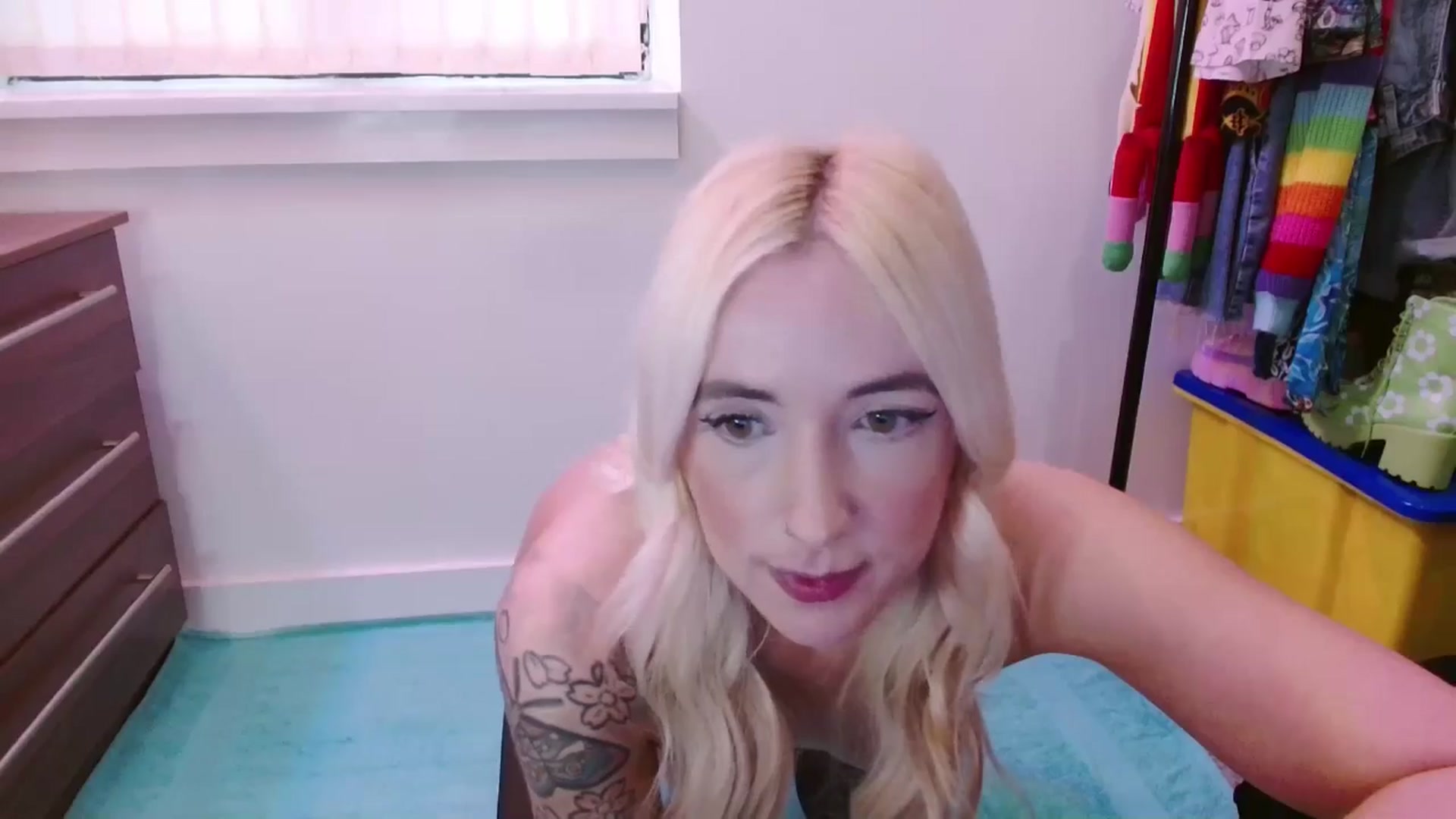 Gallery image thumbnail from Pixie_Snow's myfreecams stream on, 03/21/2025, 13:50 image 10 of 20