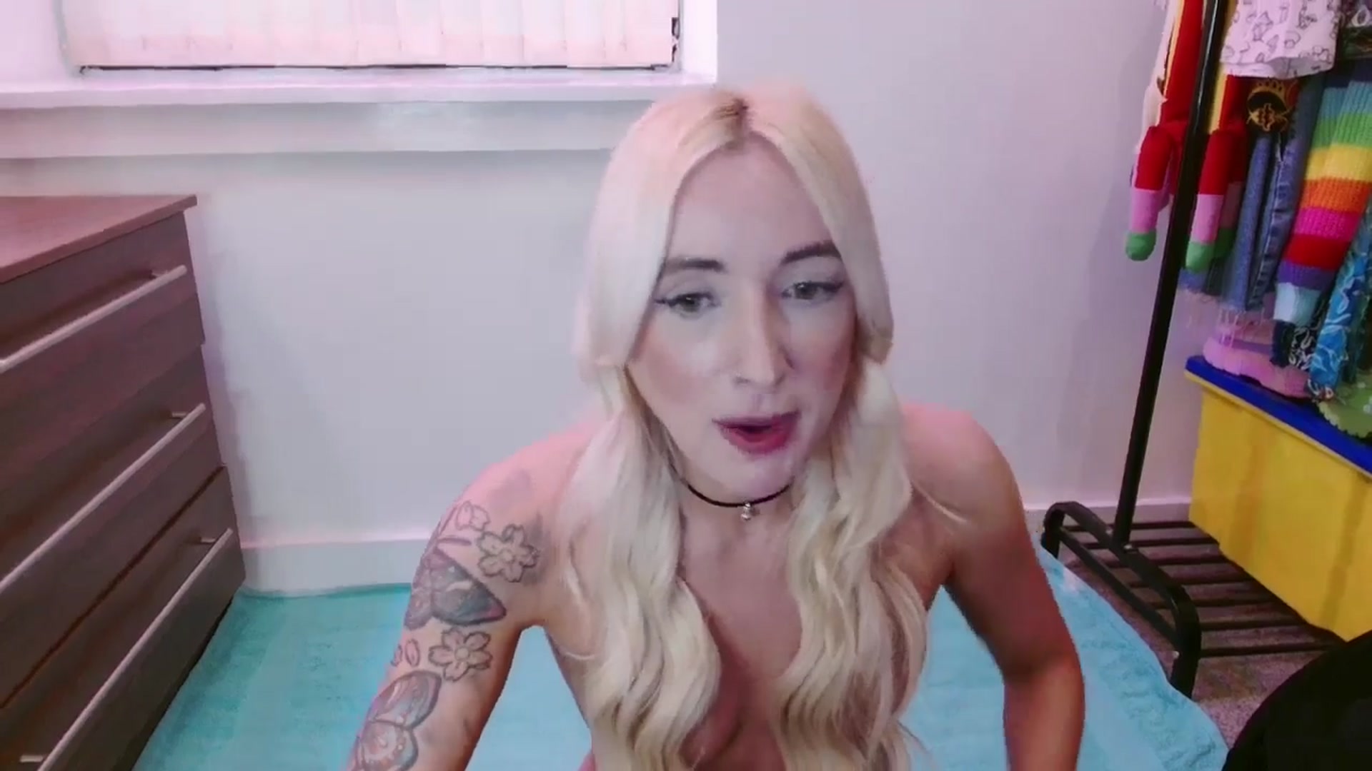 Gallery image thumbnail from Pixie_Snow's myfreecams stream on, 03/21/2025, 16:11 image 19 of 20