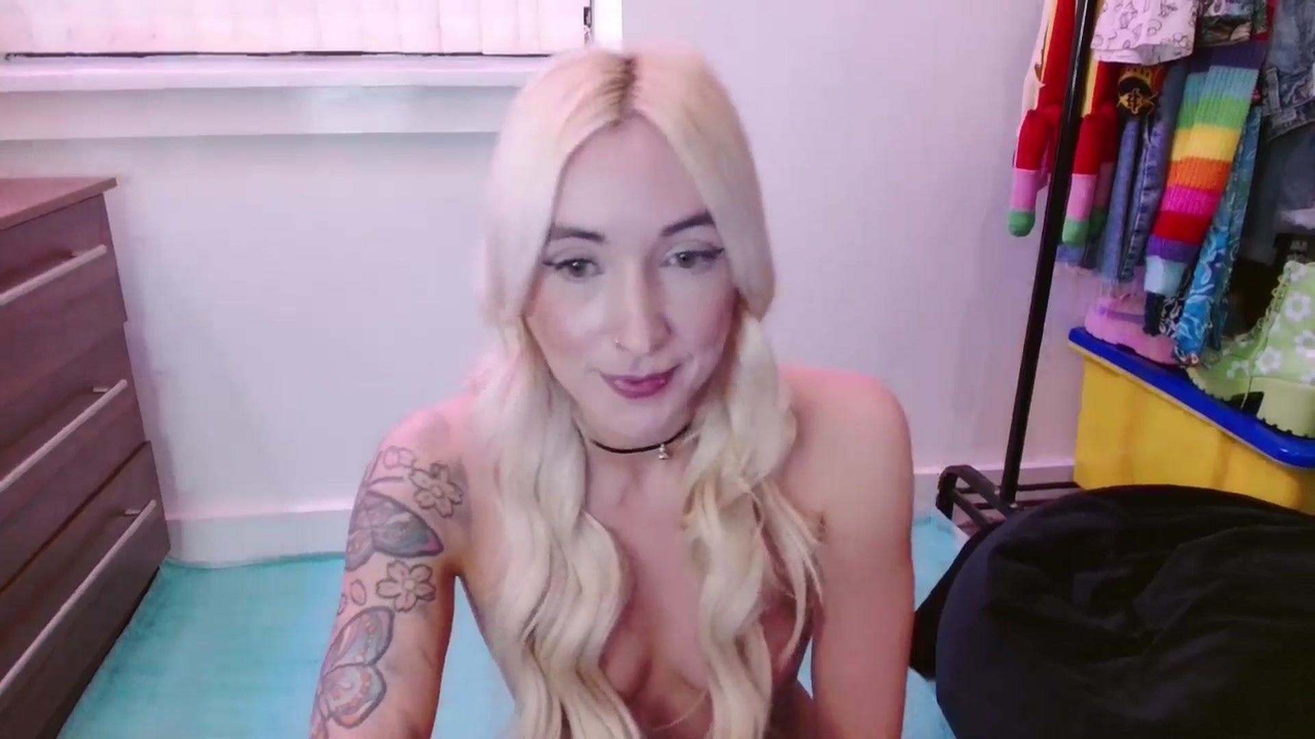 Gallery image thumbnail from Pixie_Snow's myfreecams stream on, 03/21/2025, 17:18 image 12 of 20