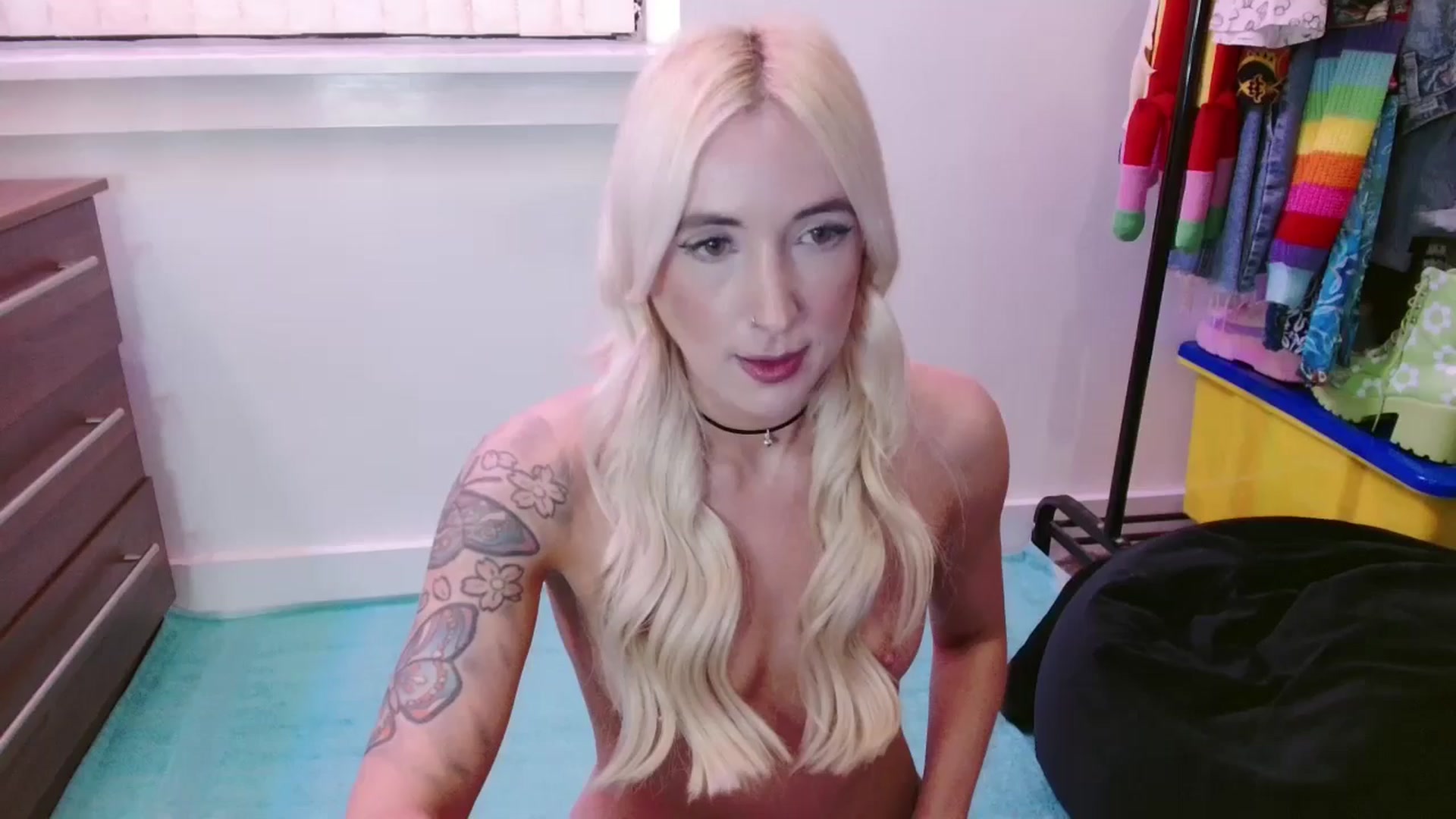 Gallery image thumbnail from Pixie_Snow's myfreecams stream on, 03/21/2025, 17:18 image 1 of 20