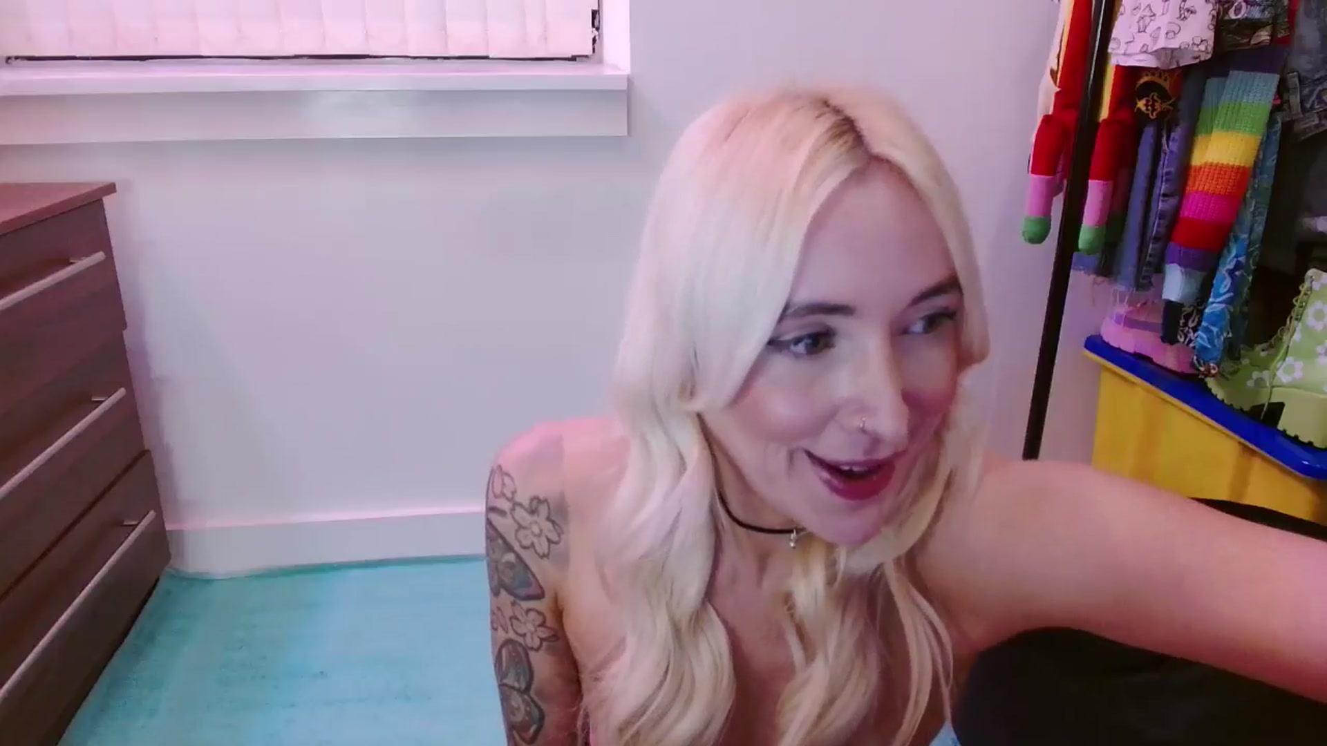 Gallery image thumbnail from Pixie_Snow's myfreecams stream on, 03/21/2025, 17:18 image 4 of 20