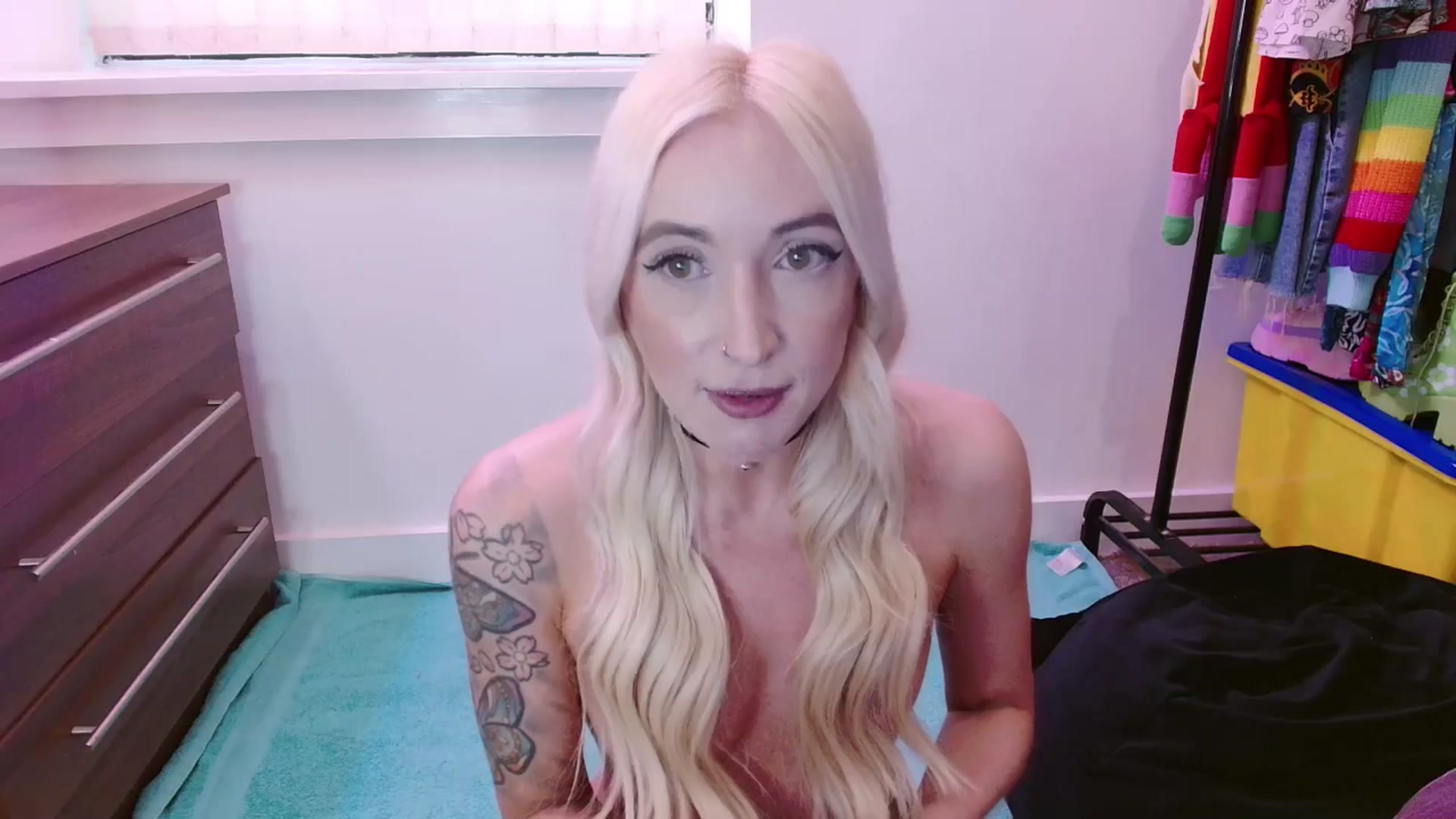 Gallery image thumbnail from Pixie_Snow's myfreecams stream on, 03/30/2025, 14:39 image 18 of 20