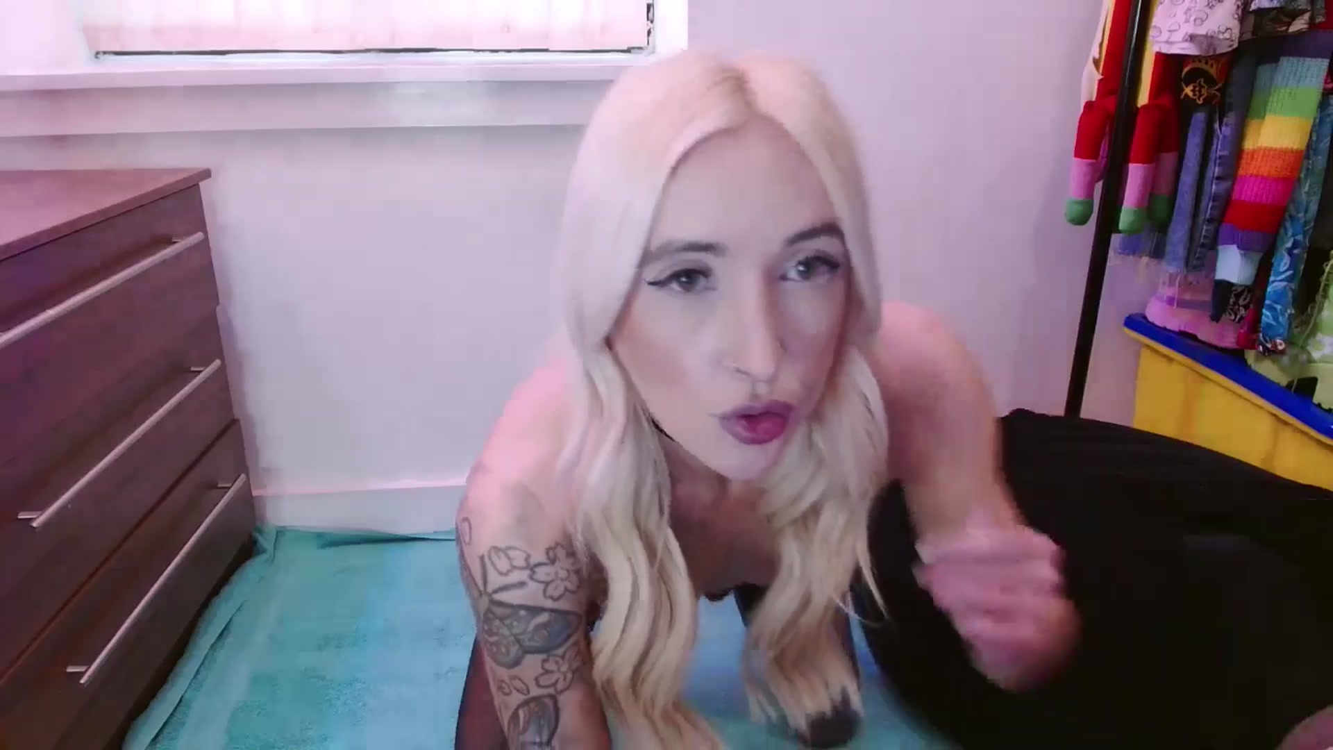 Gallery image thumbnail from Pixie_Snow's myfreecams stream on, 03/30/2025, 14:39 image 9 of 20