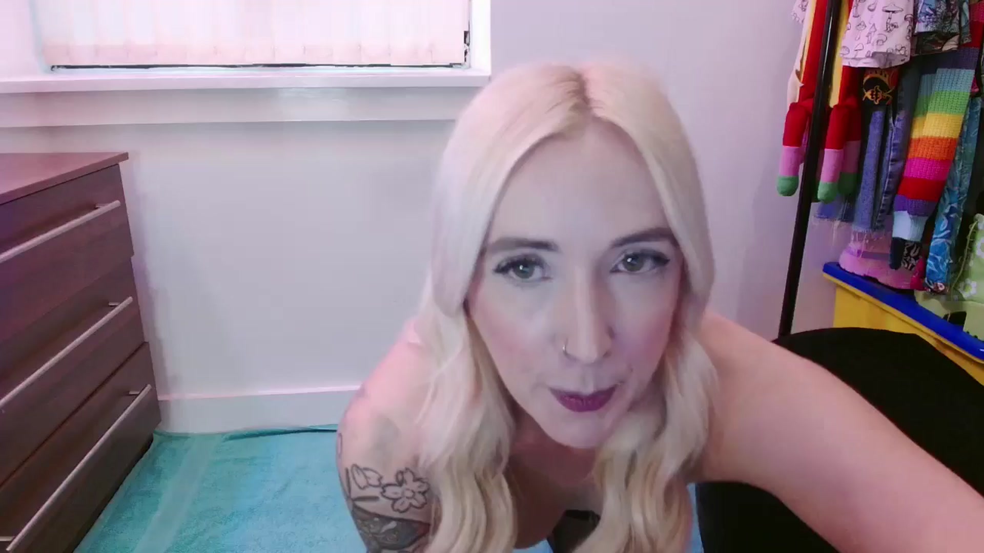 Gallery image thumbnail from Pixie_Snow's myfreecams stream on, 04/03/2025, 16:32 image 1 of 20
