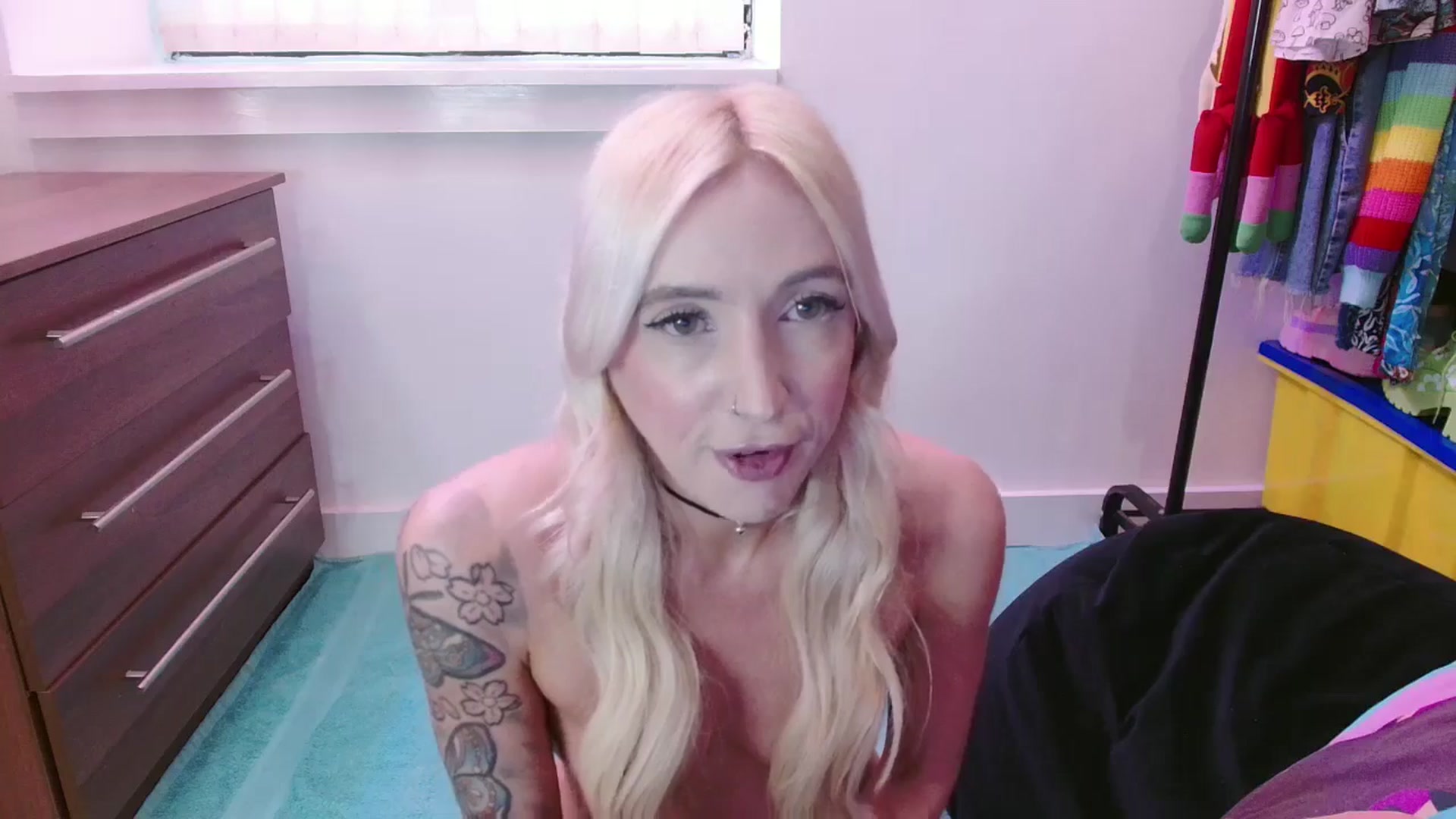 Gallery image thumbnail from Pixie_Snow's myfreecams stream on, 04/04/2025, 11:21 image 10 of 20