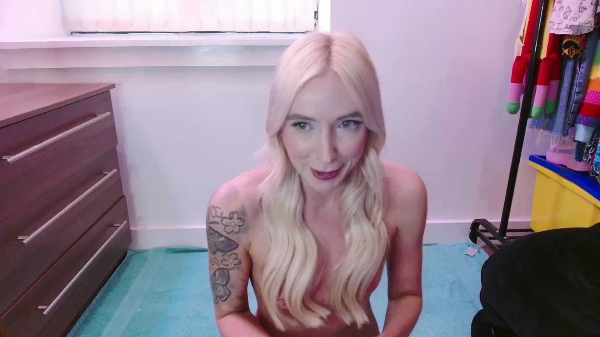 Gallery image thumbnail from Pixie_Snow's myfreecams stream on, 04/05/2025, 11:45 image 12 of 20