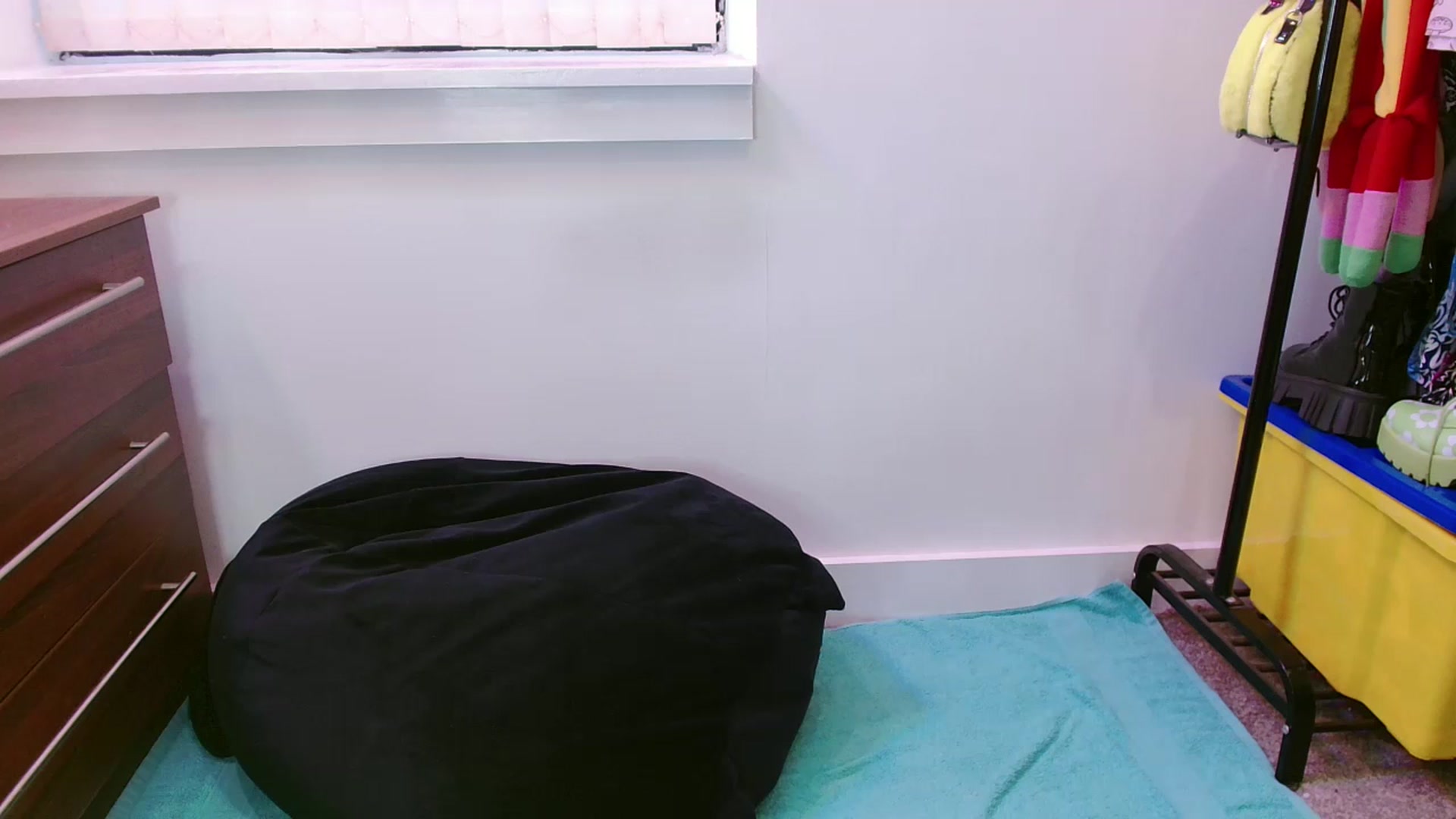 Gallery image thumbnail from Pixie_Snow's myfreecams stream on, 06/10/2025, 17:12 image 19 of 20