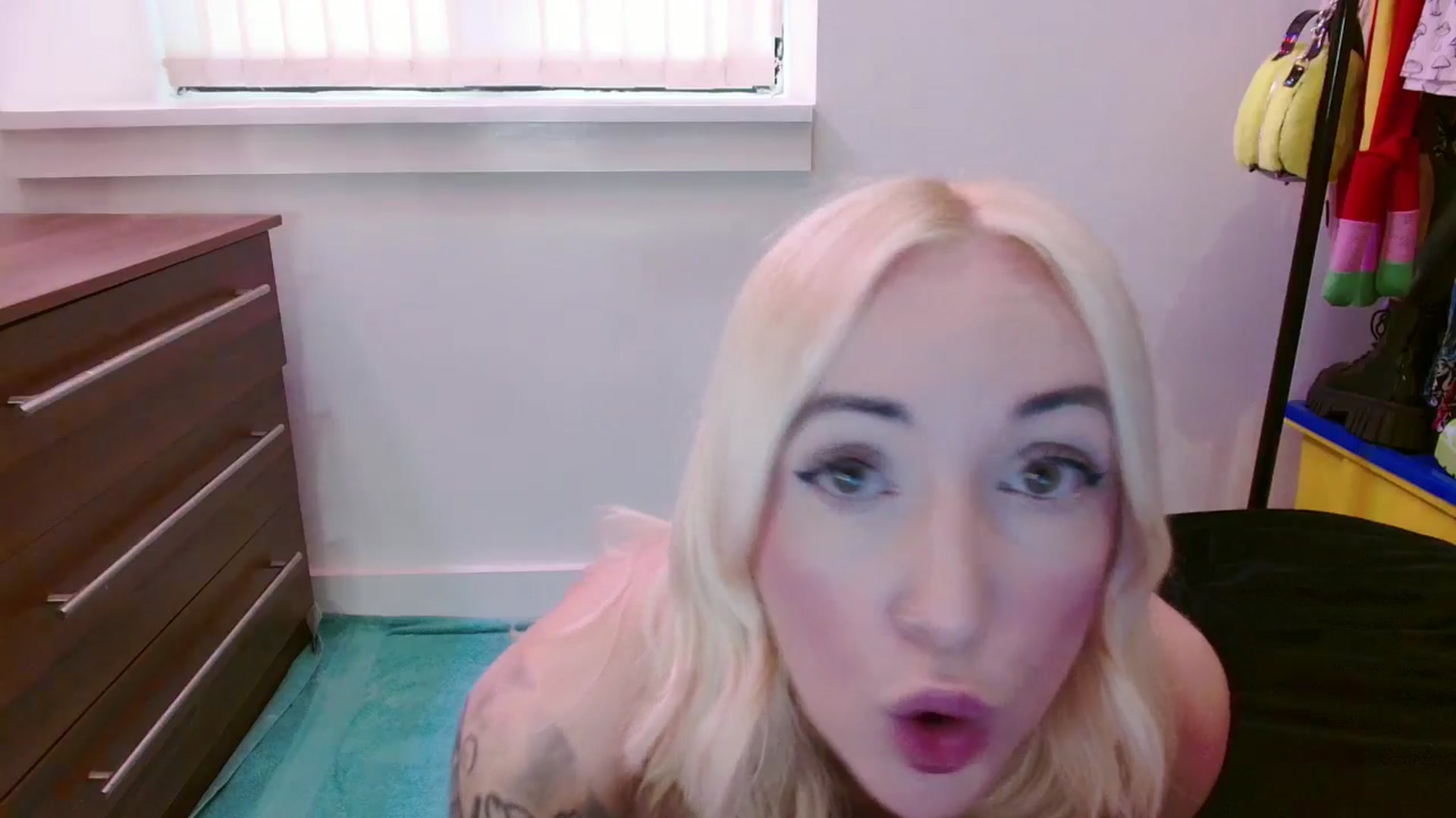 Gallery image thumbnail from Pixie_Snow's myfreecams stream on, 06/29/2025, 13:46 image 13 of 20