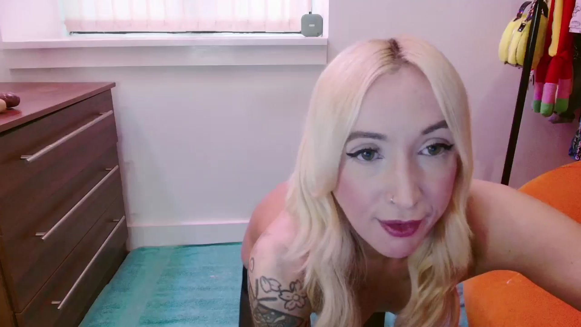 Gallery image thumbnail from Pixie_Snow's myfreecams stream on, 07/20/2025, 15:55 image 3 of 20