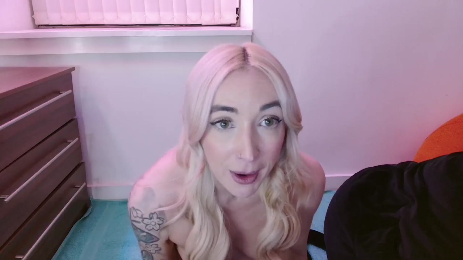 Gallery image thumbnail from Pixie_Snow's myfreecams stream on, 01/06/2026, 17:51 image 15 of 20