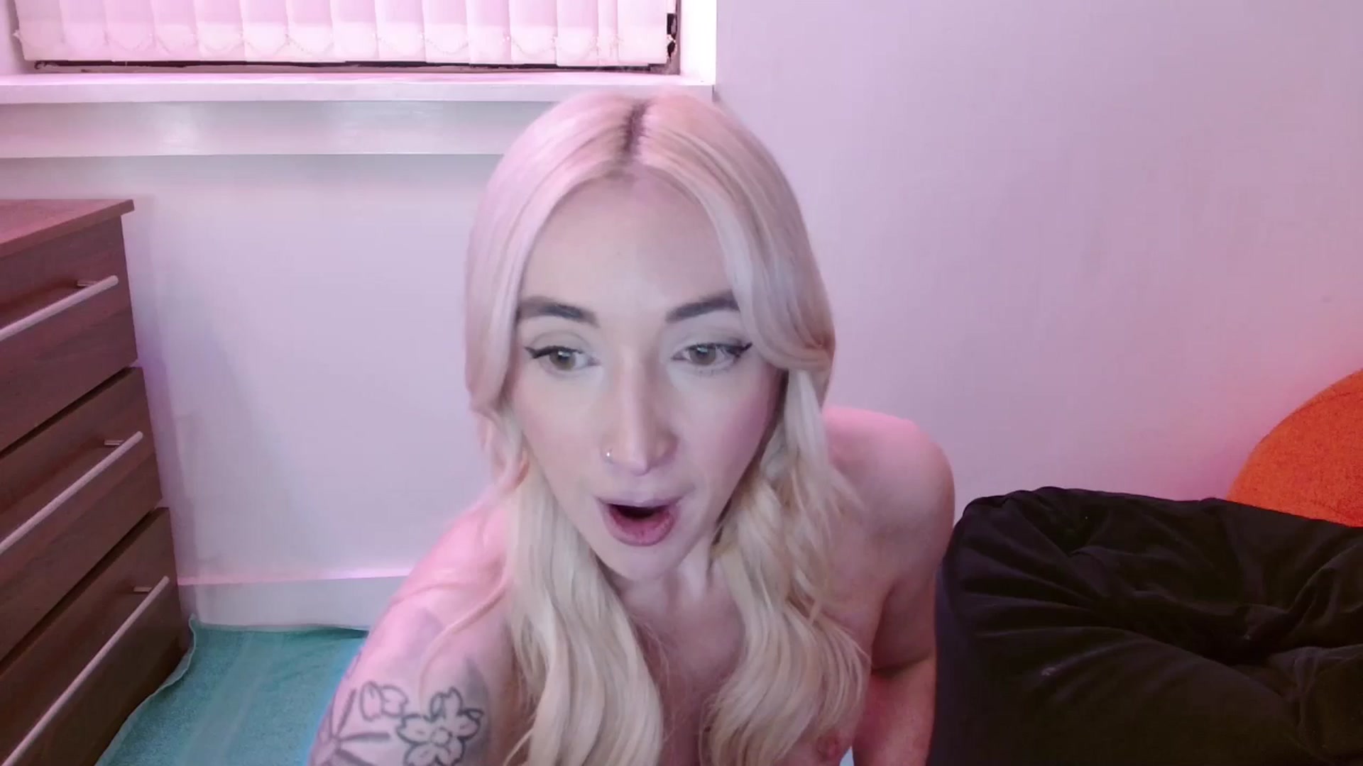Gallery image thumbnail from Pixie_Snow's myfreecams stream on, 01/06/2026, 19:45 image 1 of 20