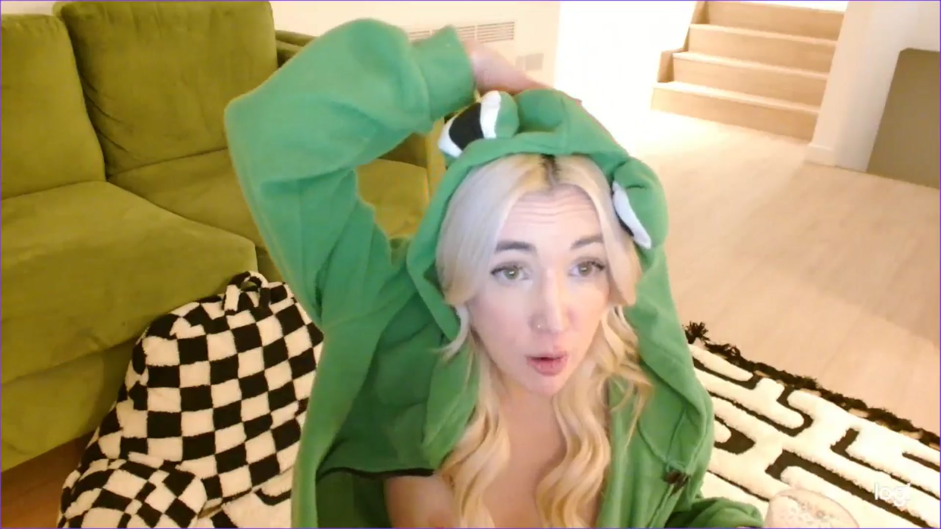 Gallery image thumbnail from Pixie_Snow's myfreecams stream on, 01/17/2026, 19:43 image 9 of 20