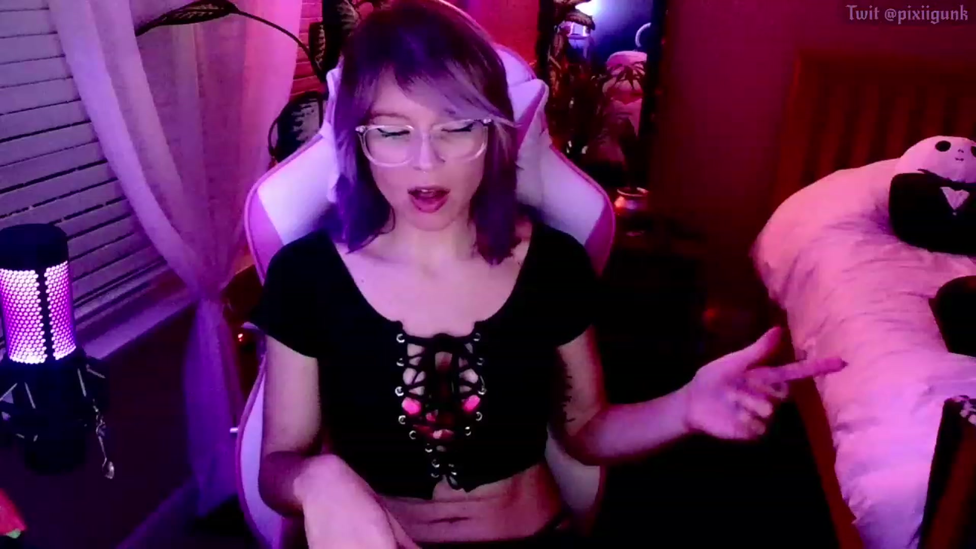 Gallery image thumbnail from Pixiigunk's myfreecams stream on, 12/02/2022, 08:06 image 15 of 20