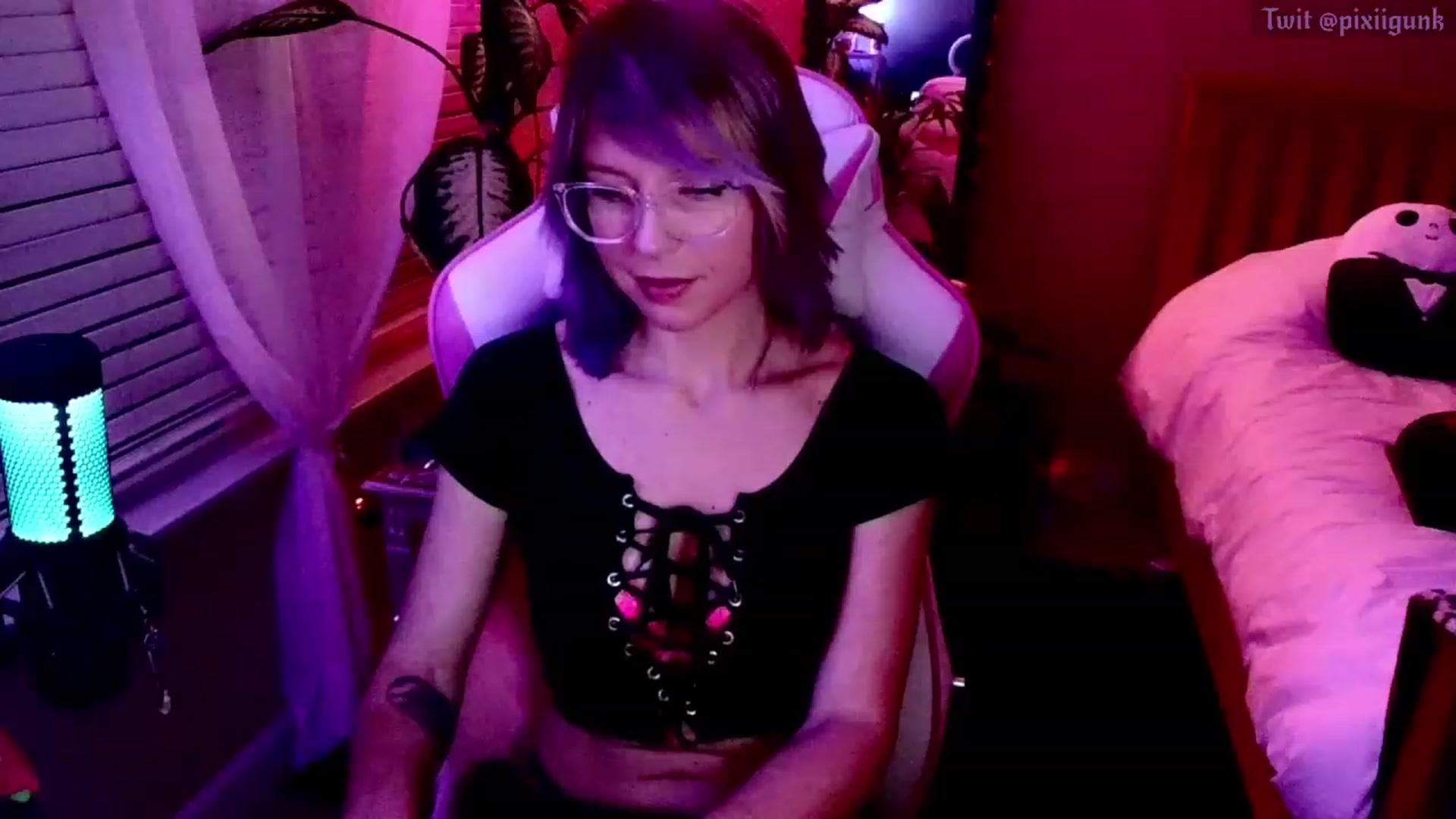 Gallery image thumbnail from Pixiigunk's myfreecams stream on, 12/02/2022, 08:06 image 14 of 20